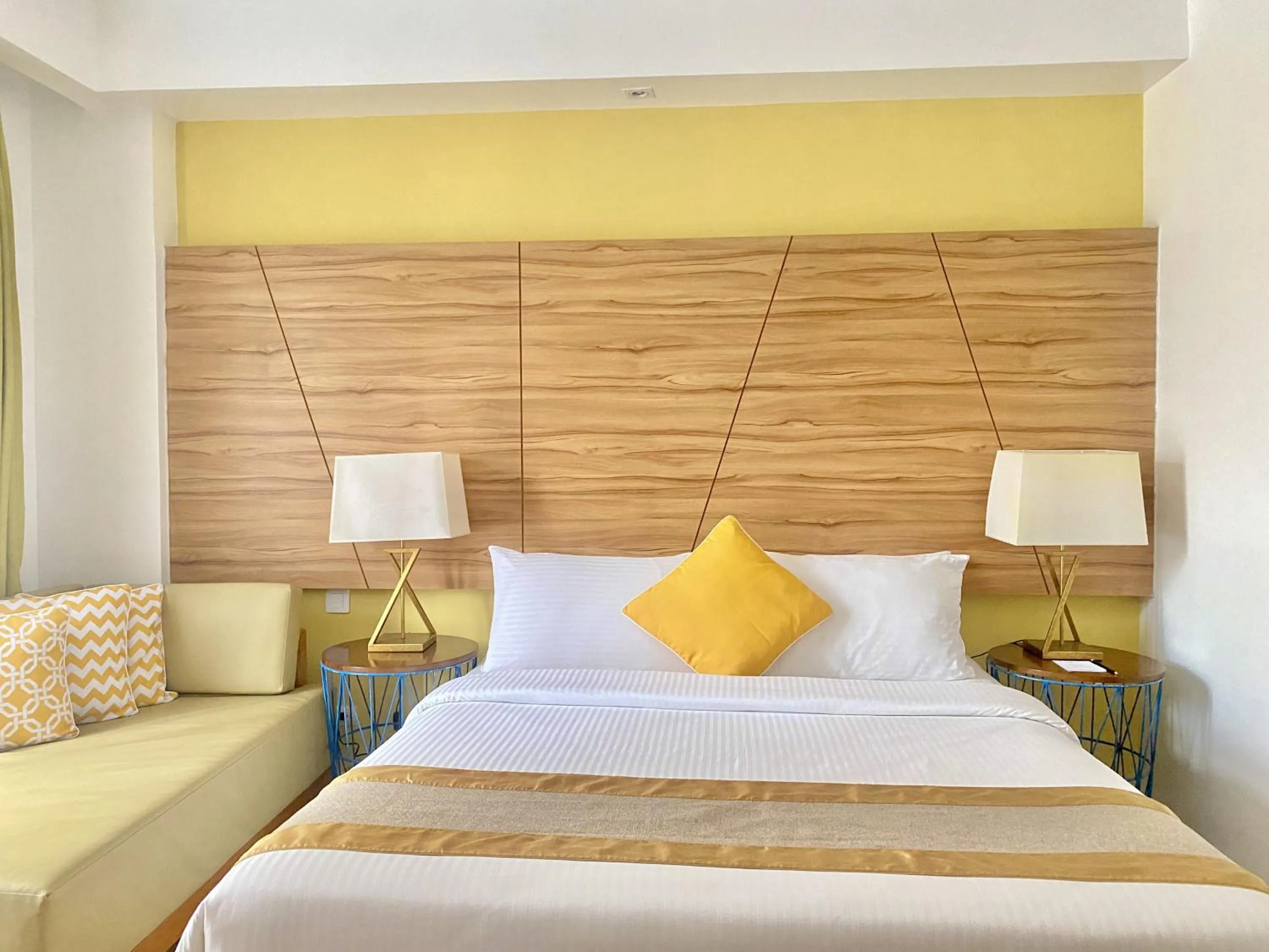 Bed in Ferra Hotel and Garden Suites