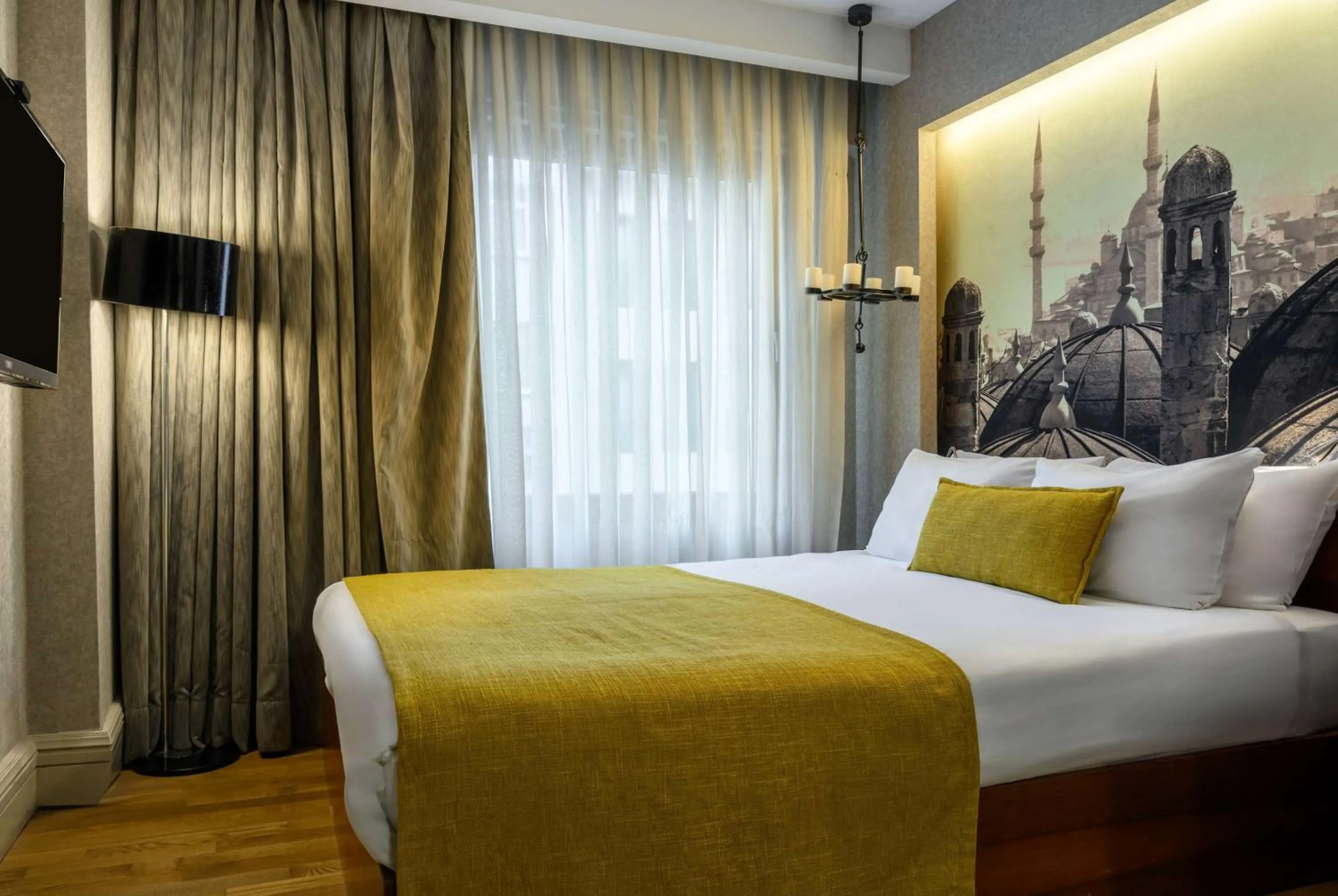 Photo of the whole room, Bed in Ramada by Wyndham Istanbul Grand Bazaar