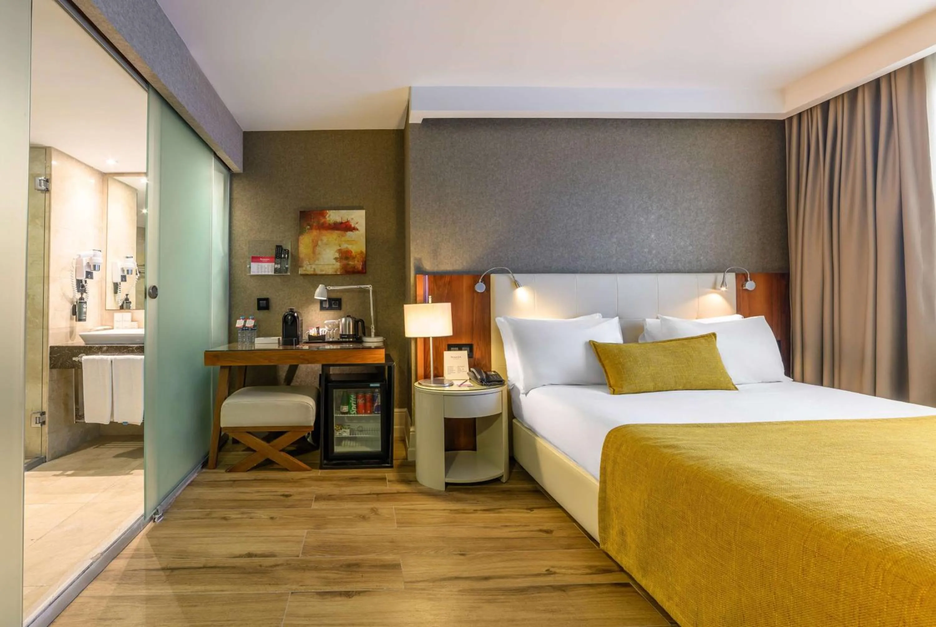 Photo of the whole room, Bed in Ramada by Wyndham Istanbul Grand Bazaar