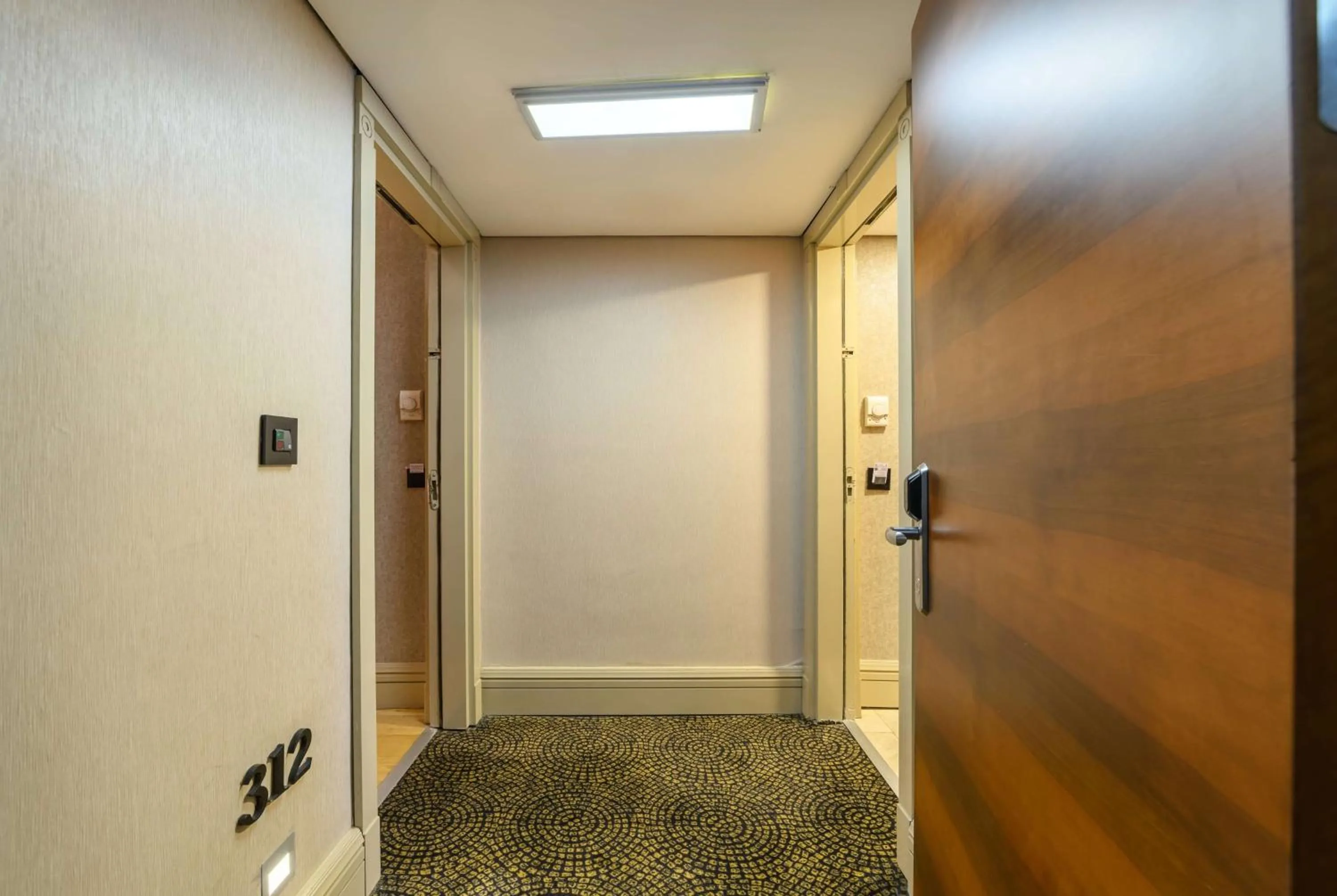 Photo of the whole room in Ramada by Wyndham Istanbul Grand Bazaar