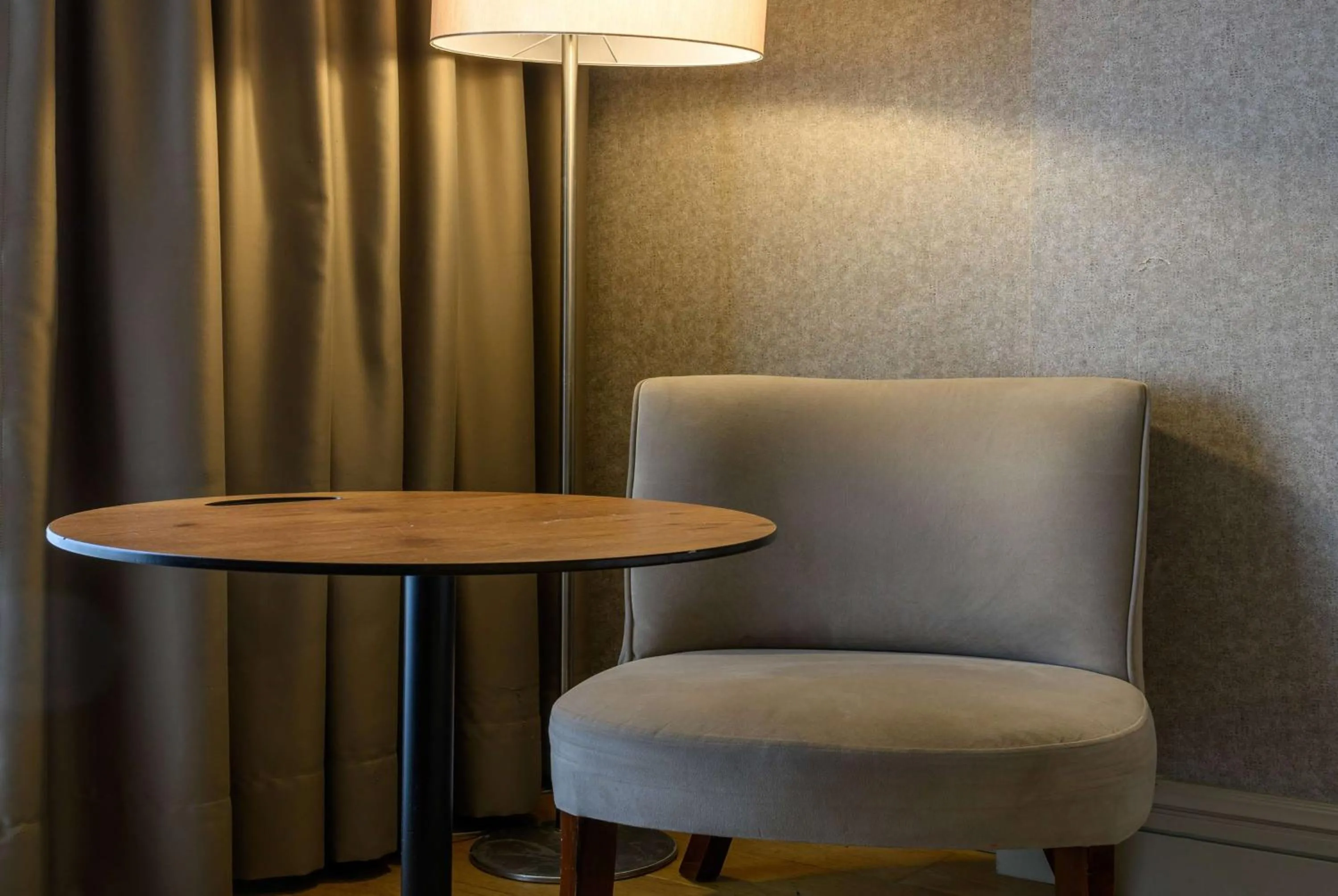 Photo of the whole room in Ramada by Wyndham Istanbul Grand Bazaar