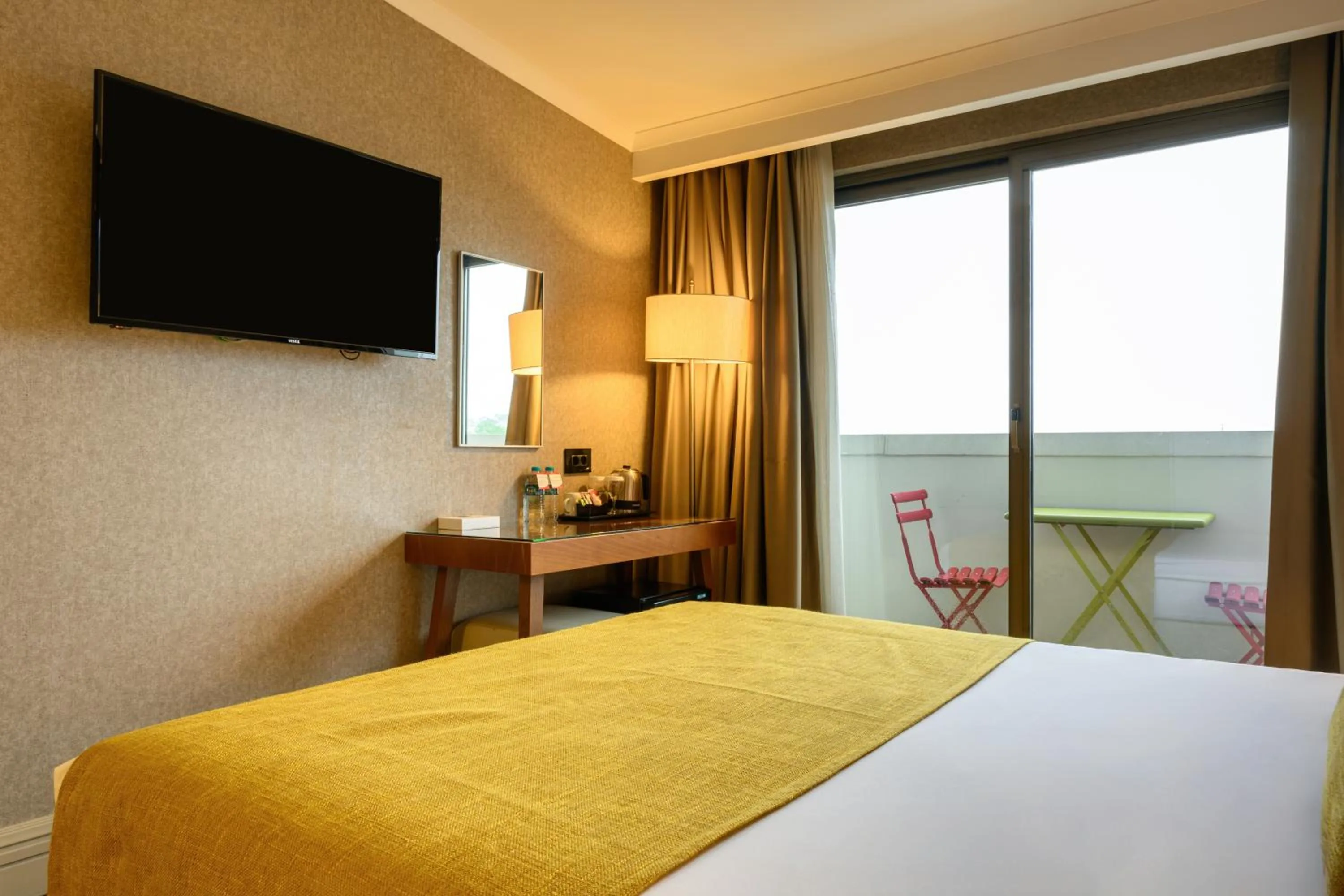 Bedroom, Bed in Ramada by Wyndham Istanbul Grand Bazaar