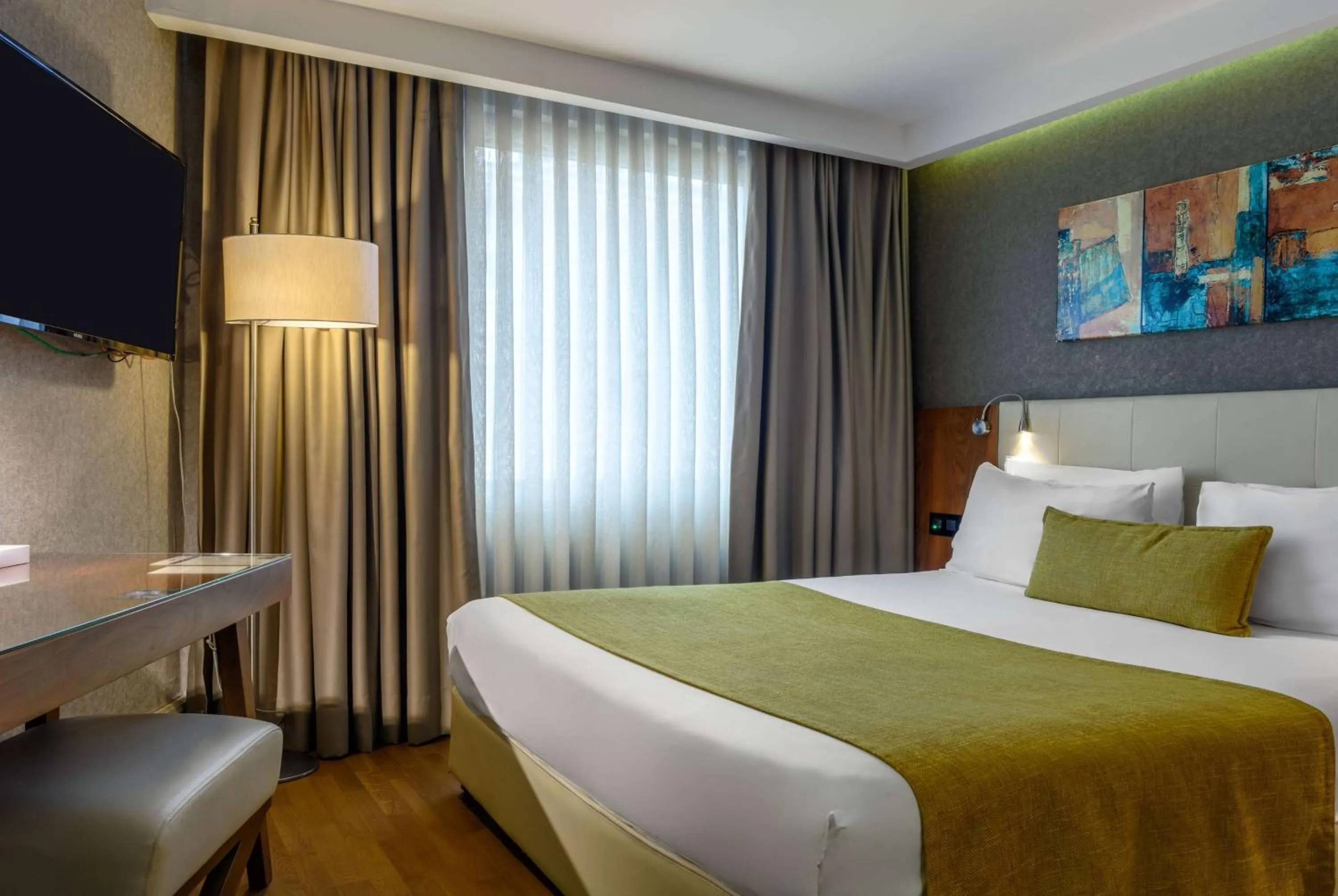 Photo of the whole room, Bed in Ramada by Wyndham Istanbul Grand Bazaar