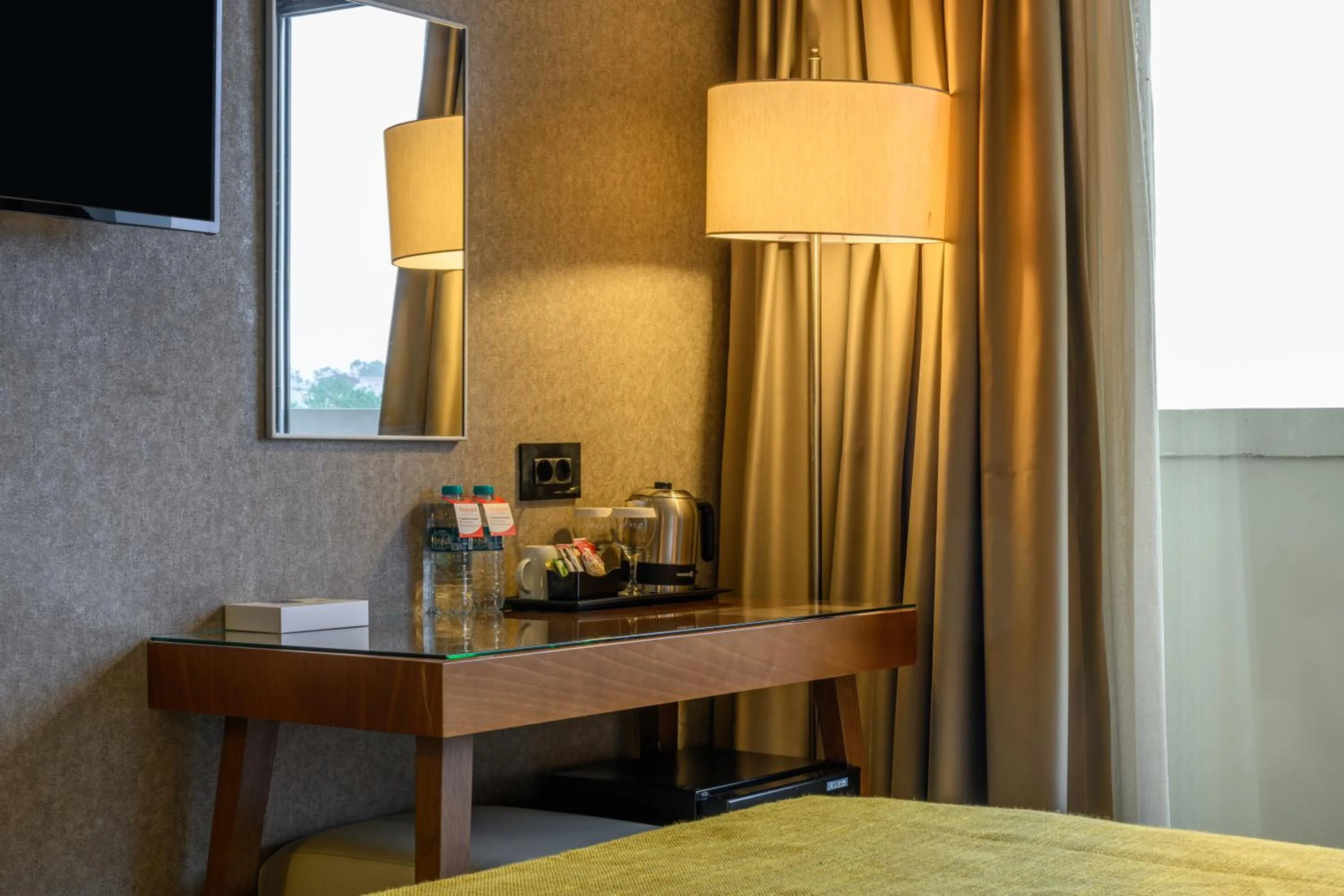 Coffee/tea facilities, Bed in Ramada by Wyndham Istanbul Grand Bazaar