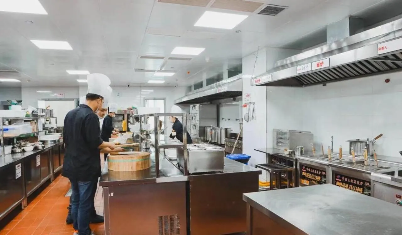 Restaurant/places to eat in Westlake Service Apartment