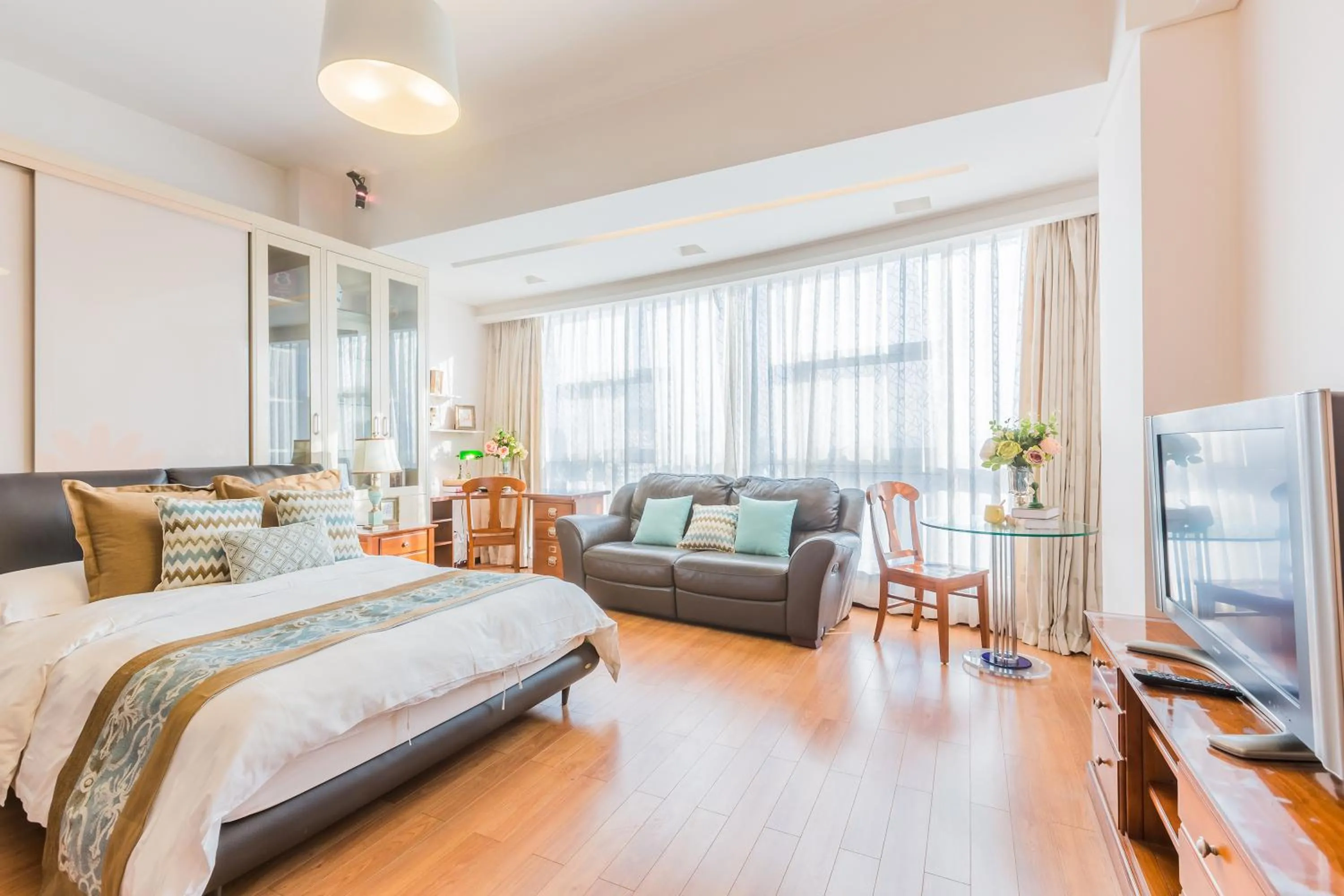 Living room, Bed in Westlake Service Apartment