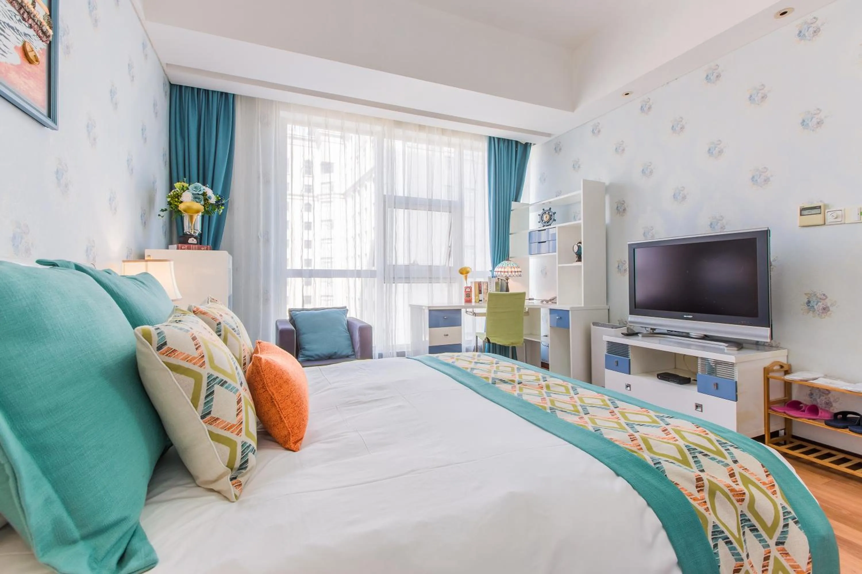 Photo of the whole room, Bed in Westlake Service Apartment