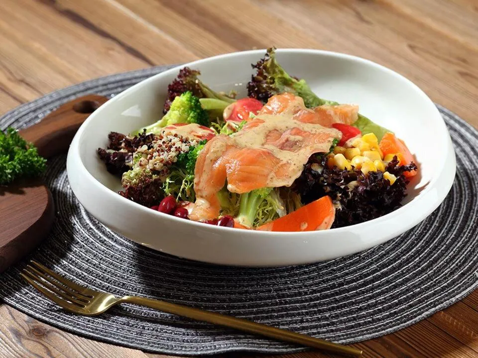 Restaurant/places to eat in Westlake Service Apartment