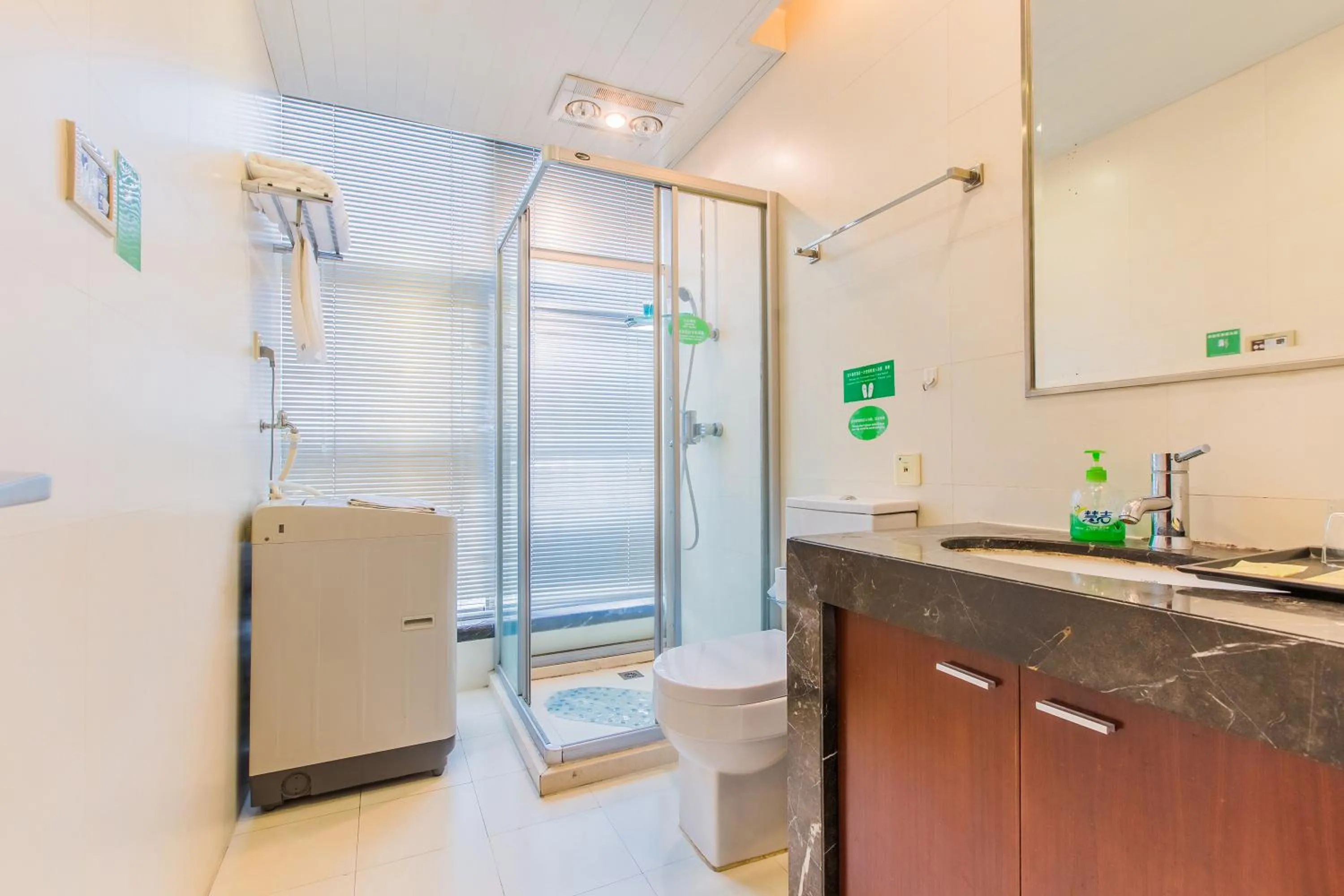 Shower in Westlake Service Apartment