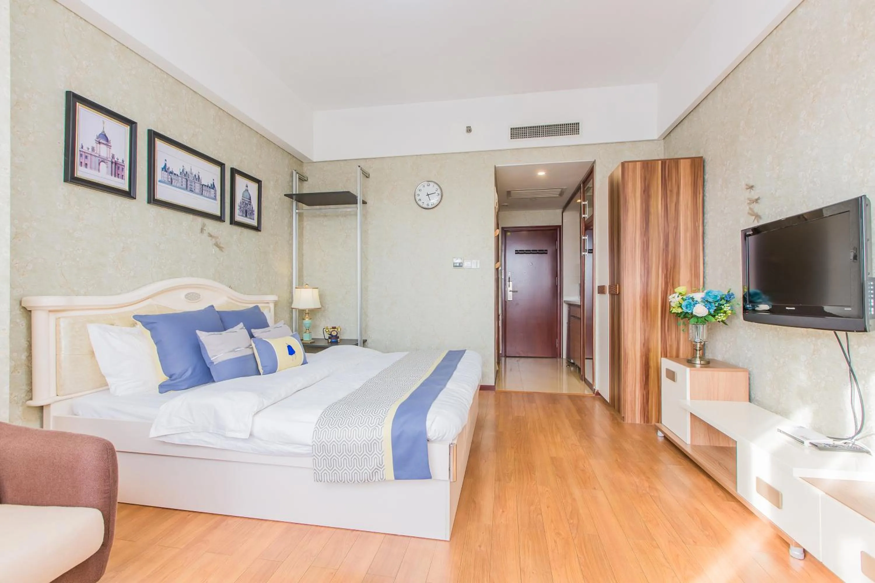 Bed in Westlake Service Apartment