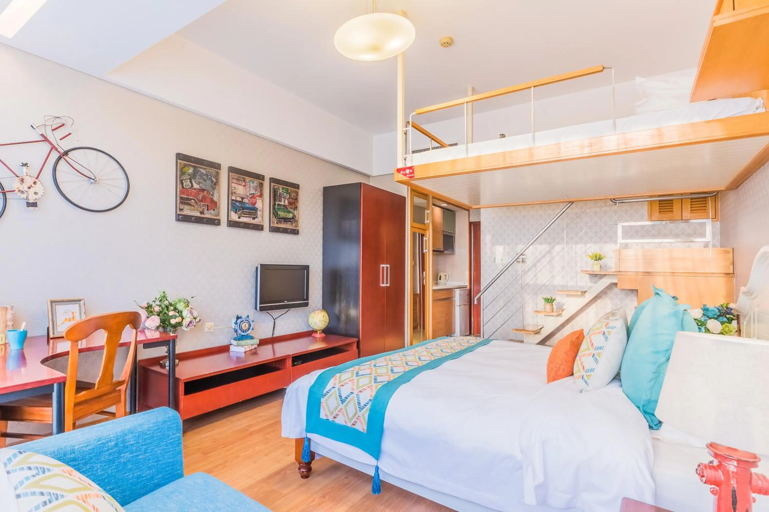 Photo of the whole room, Bed in Westlake Service Apartment