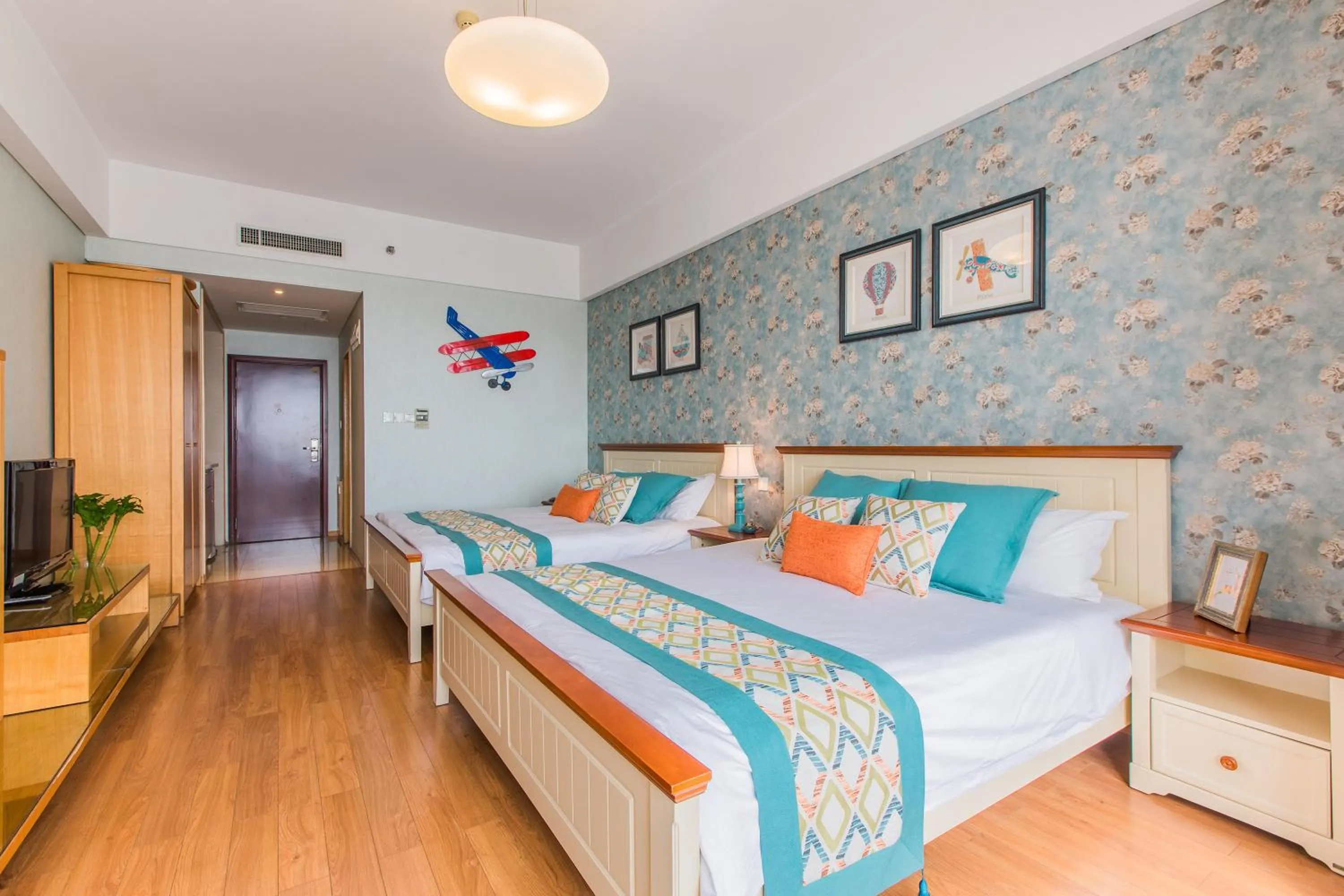 Photo of the whole room, Bed in Westlake Service Apartment