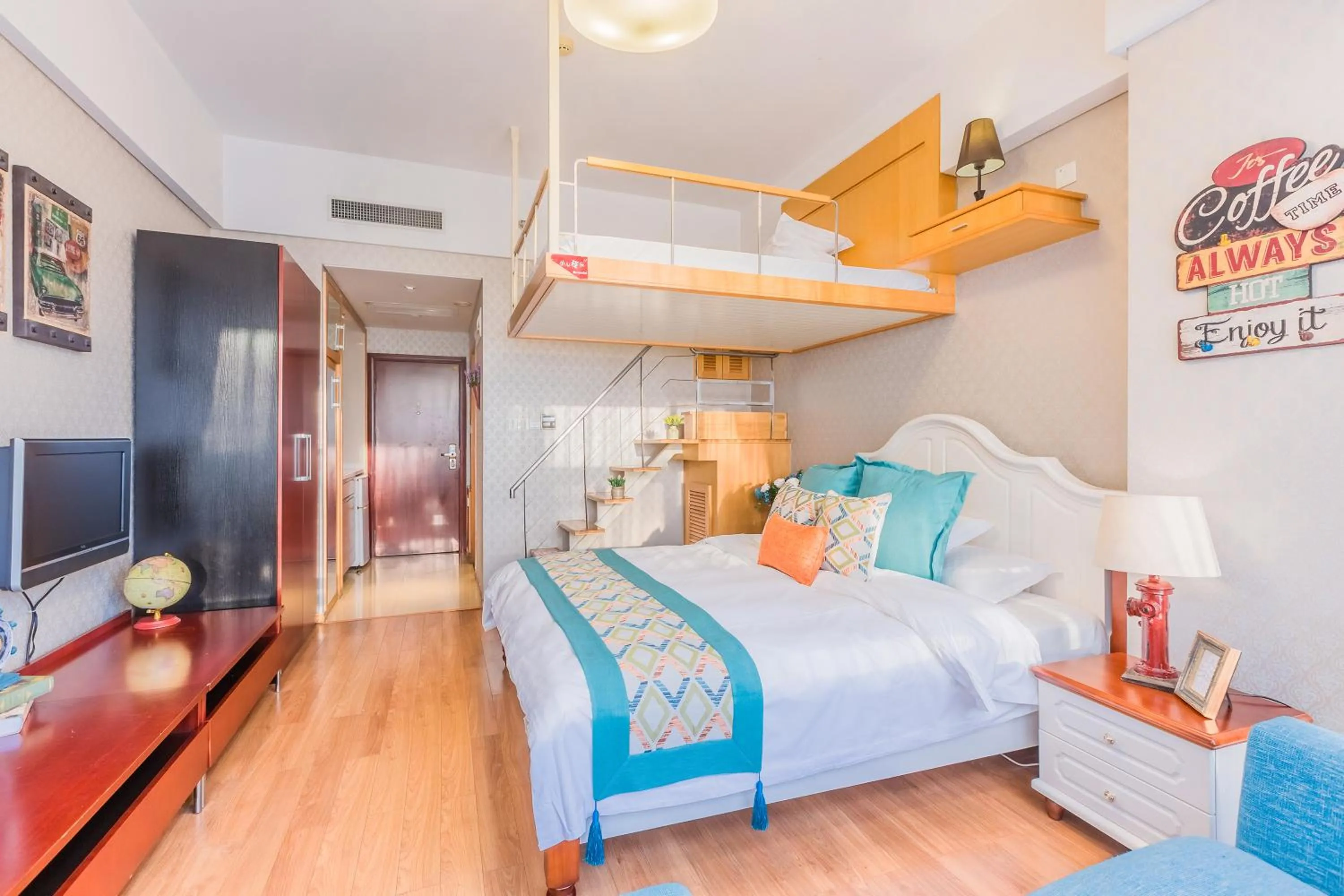 Photo of the whole room, Bed in Westlake Service Apartment