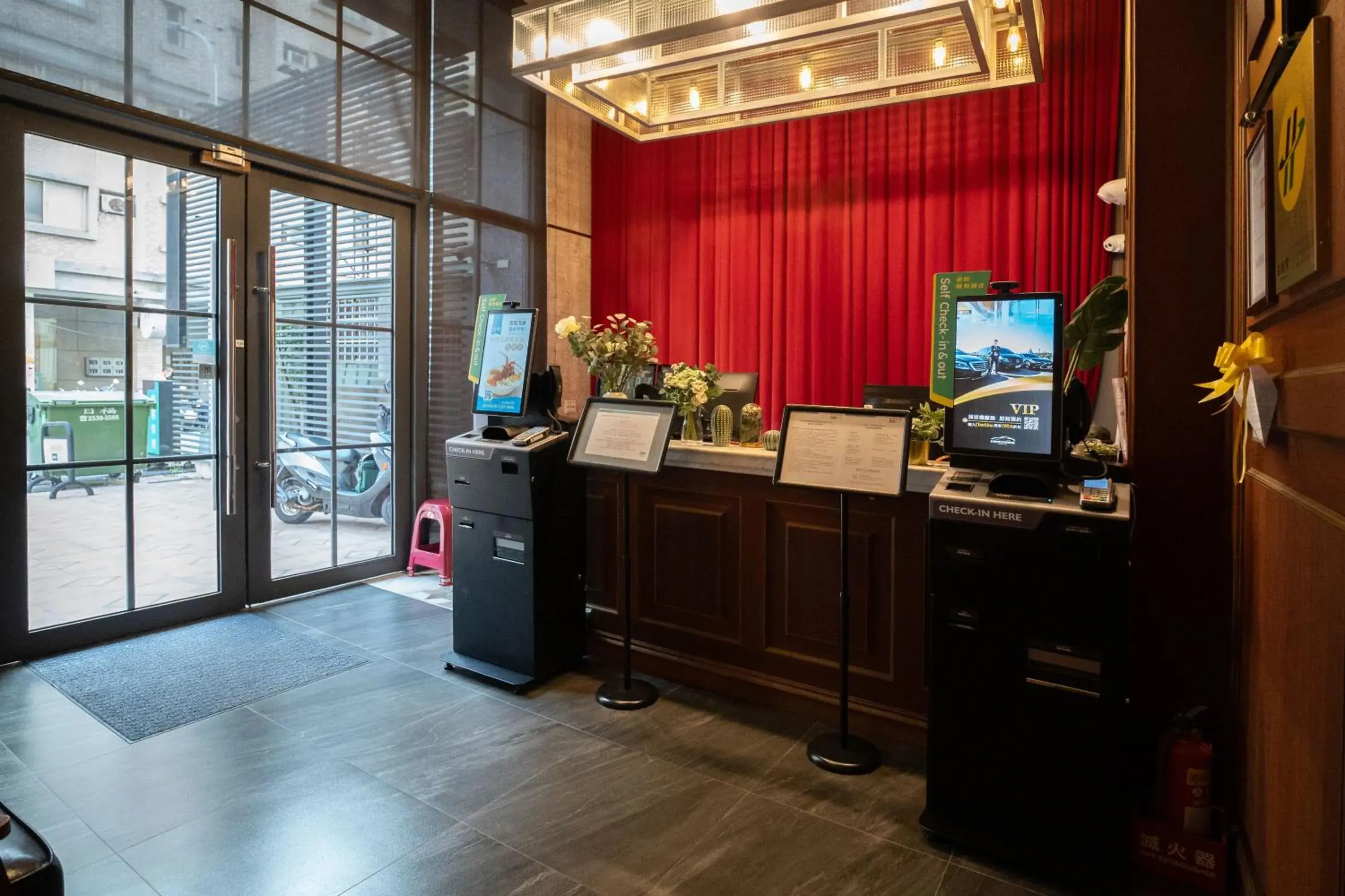 Property building in CHECK inn Express Taichung Yizhong Property building in CHECK inn Express Taichung Yizhong