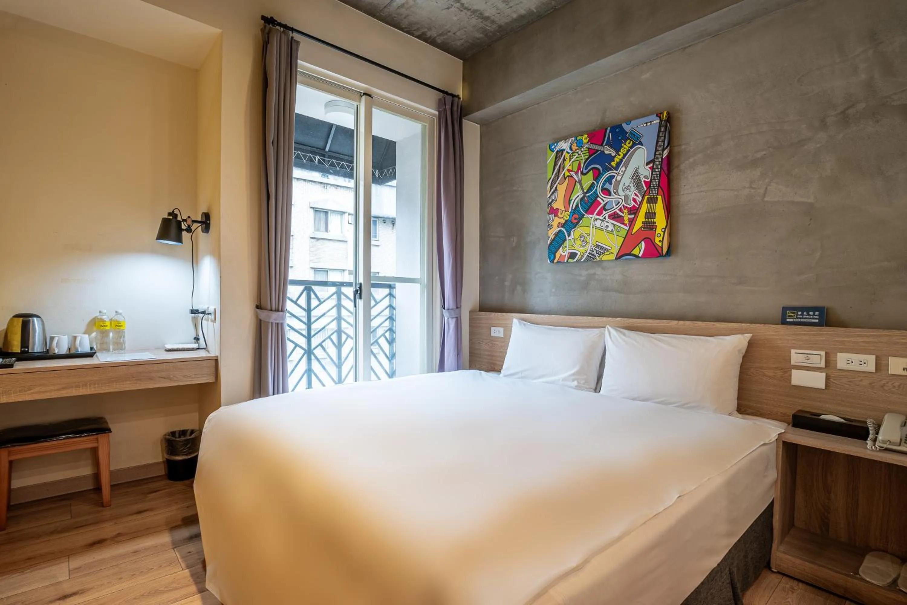 Photo of the whole room, Bed in CHECK inn Express Taichung Yizhong