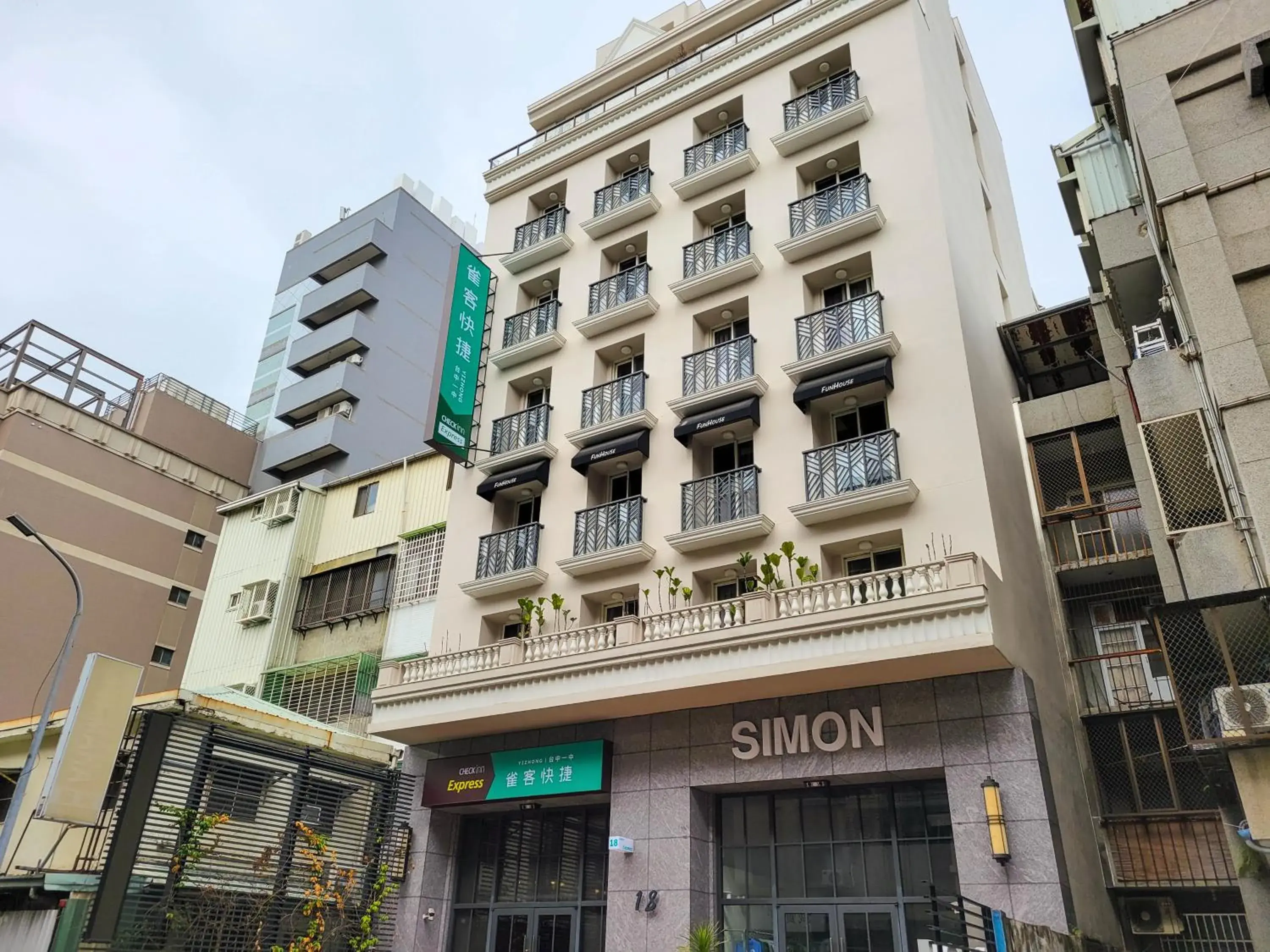 Property building in CHECK inn Express Taichung Yizhong Property building in CHECK inn Express Taichung Yizhong