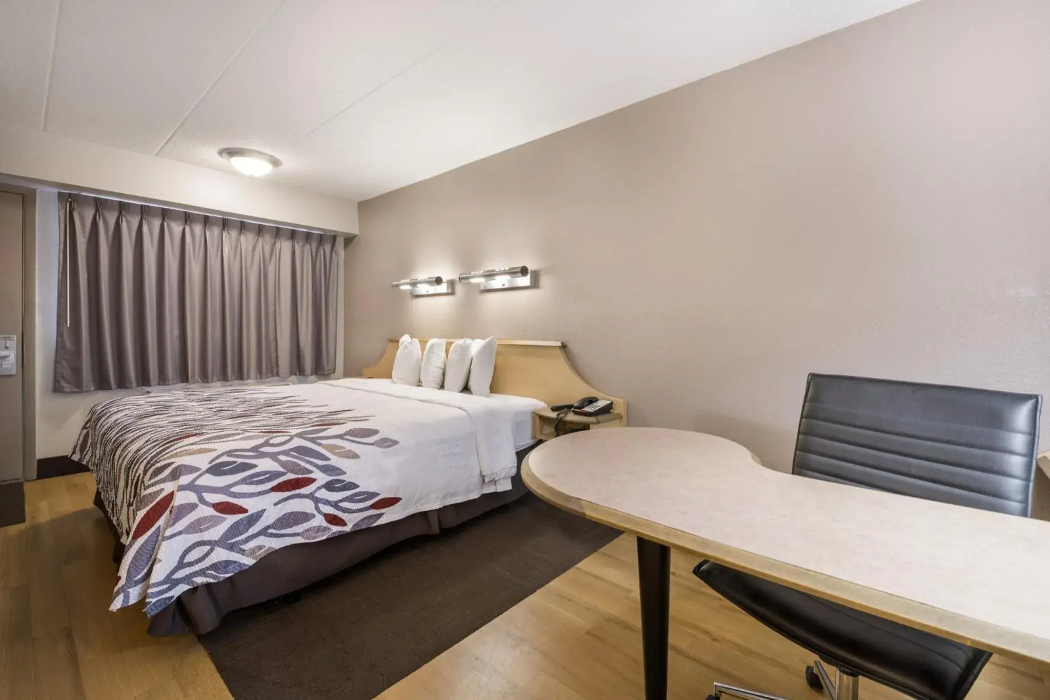 Bedroom, Bed in Red Roof Inn Rockford East - Casino District Bedroom, Bed in Red Roof Inn Rockford East - Casino District