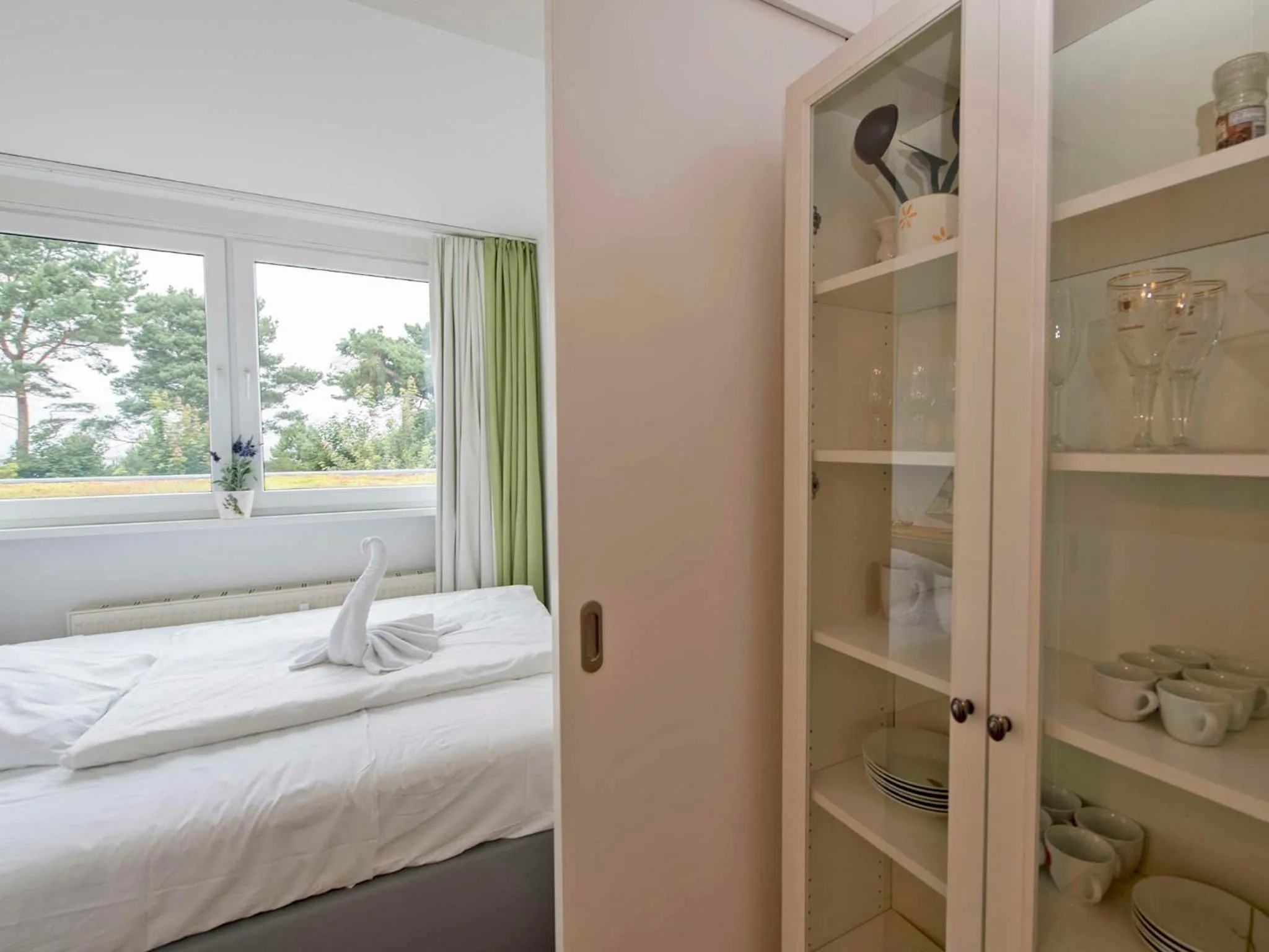 Photo of the whole room, Bed in Villa Freia in Binz - WG 11 mit Meerblick und Balkon