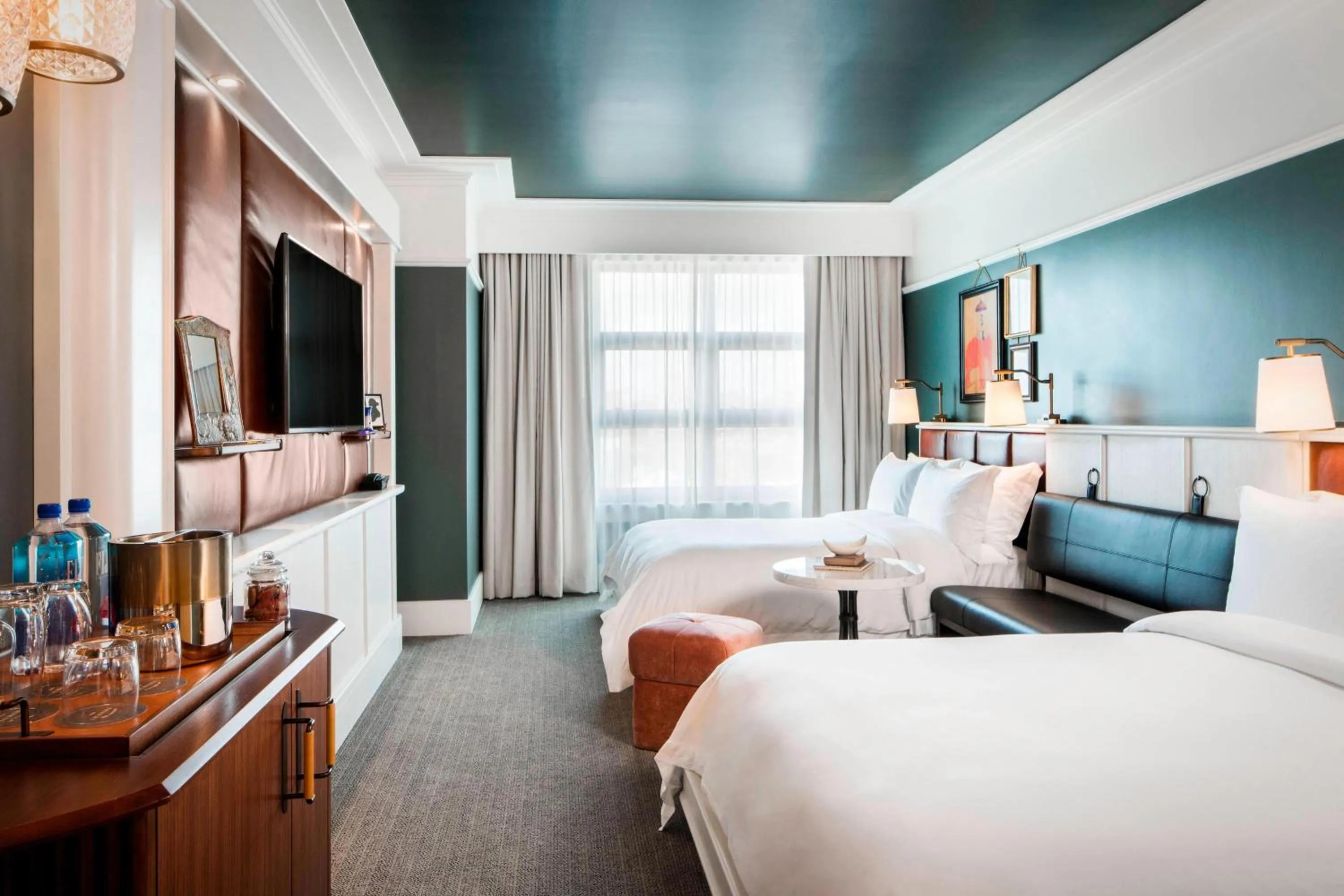 Photo of the whole room, Bed in Perry Lane Hotel, a Luxury Collection Hotel, Savannah