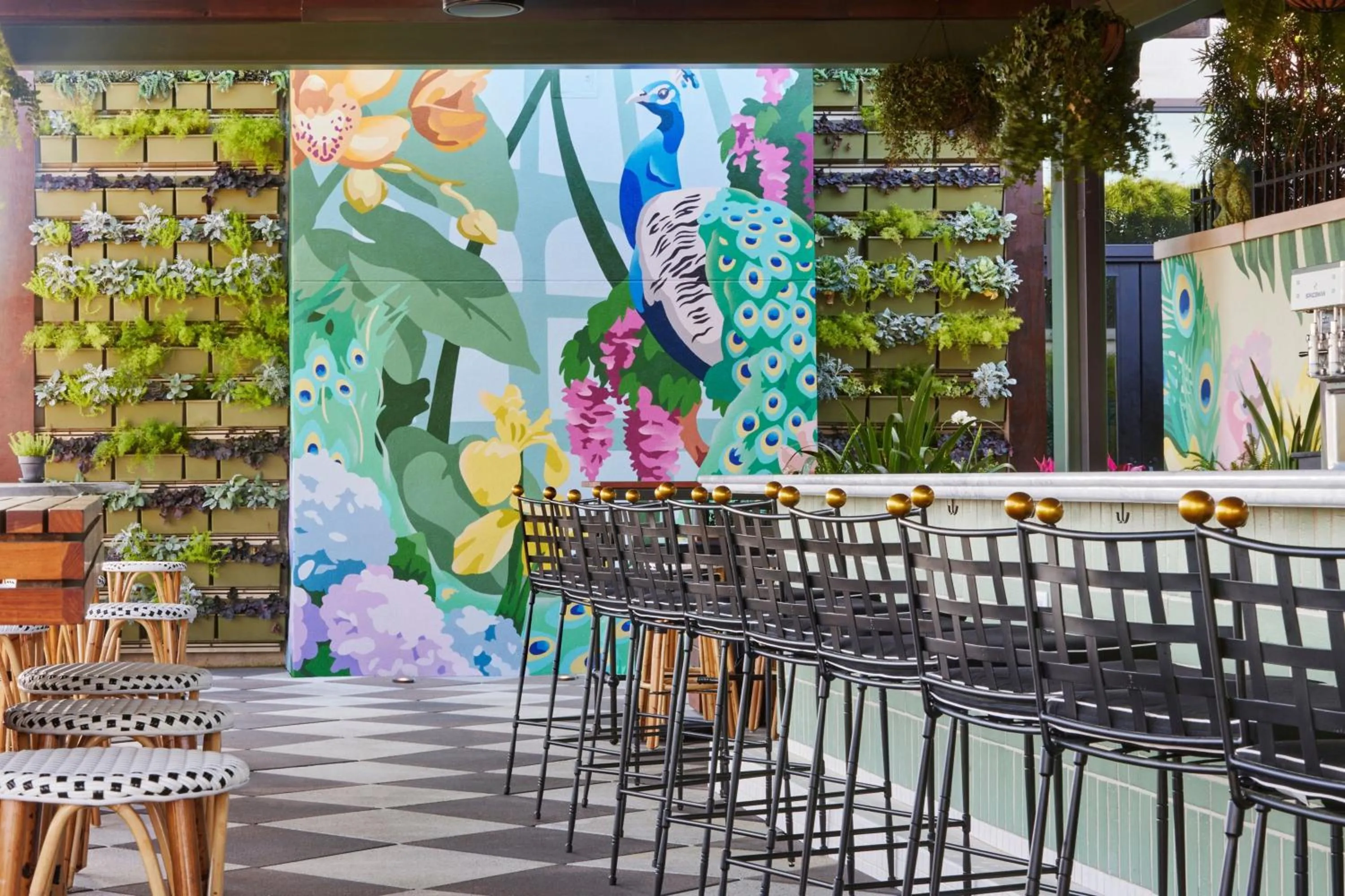 Lounge or bar in Perry Lane Hotel, a Luxury Collection Hotel, Savannah