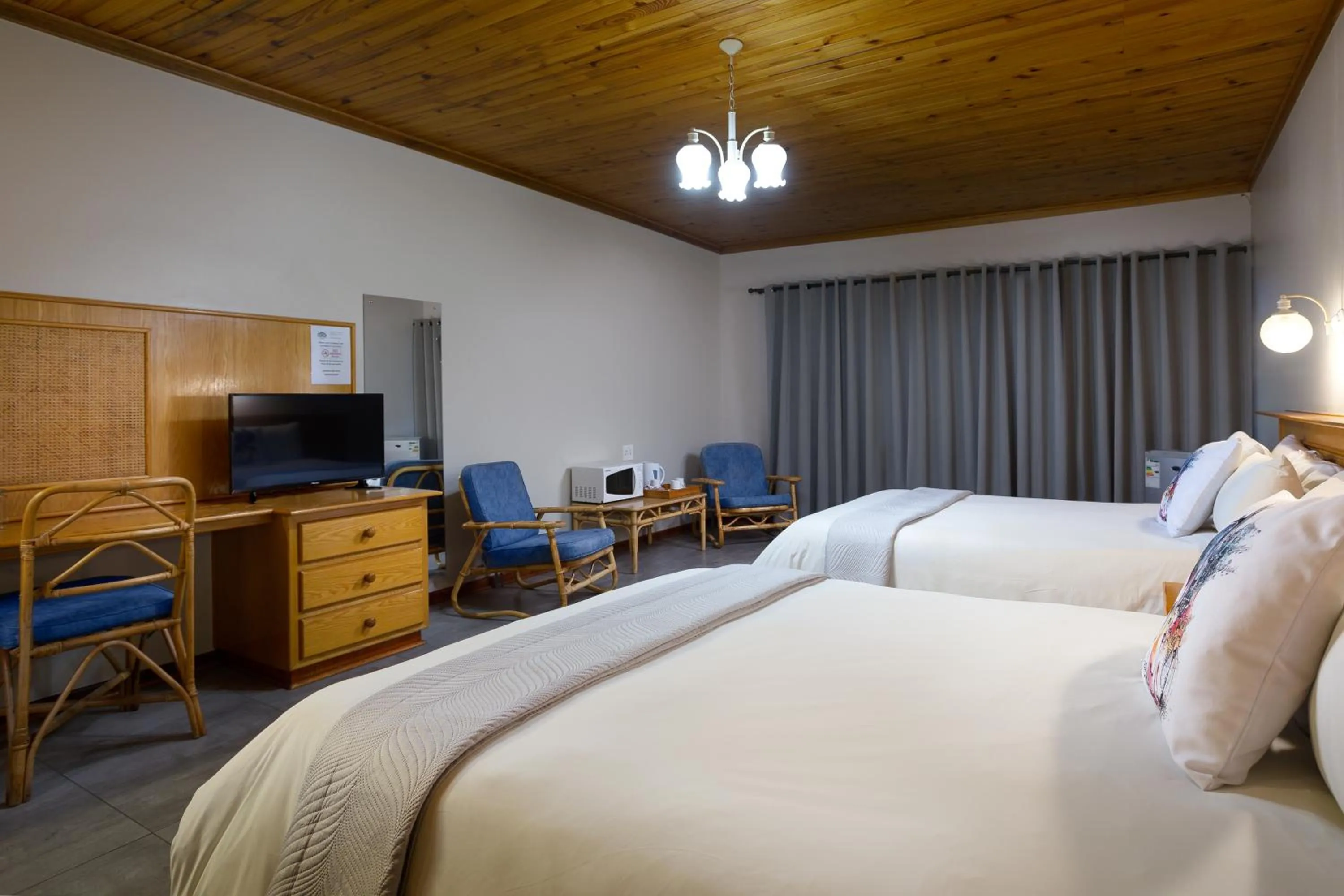 Bed in Merino Inn Hotel