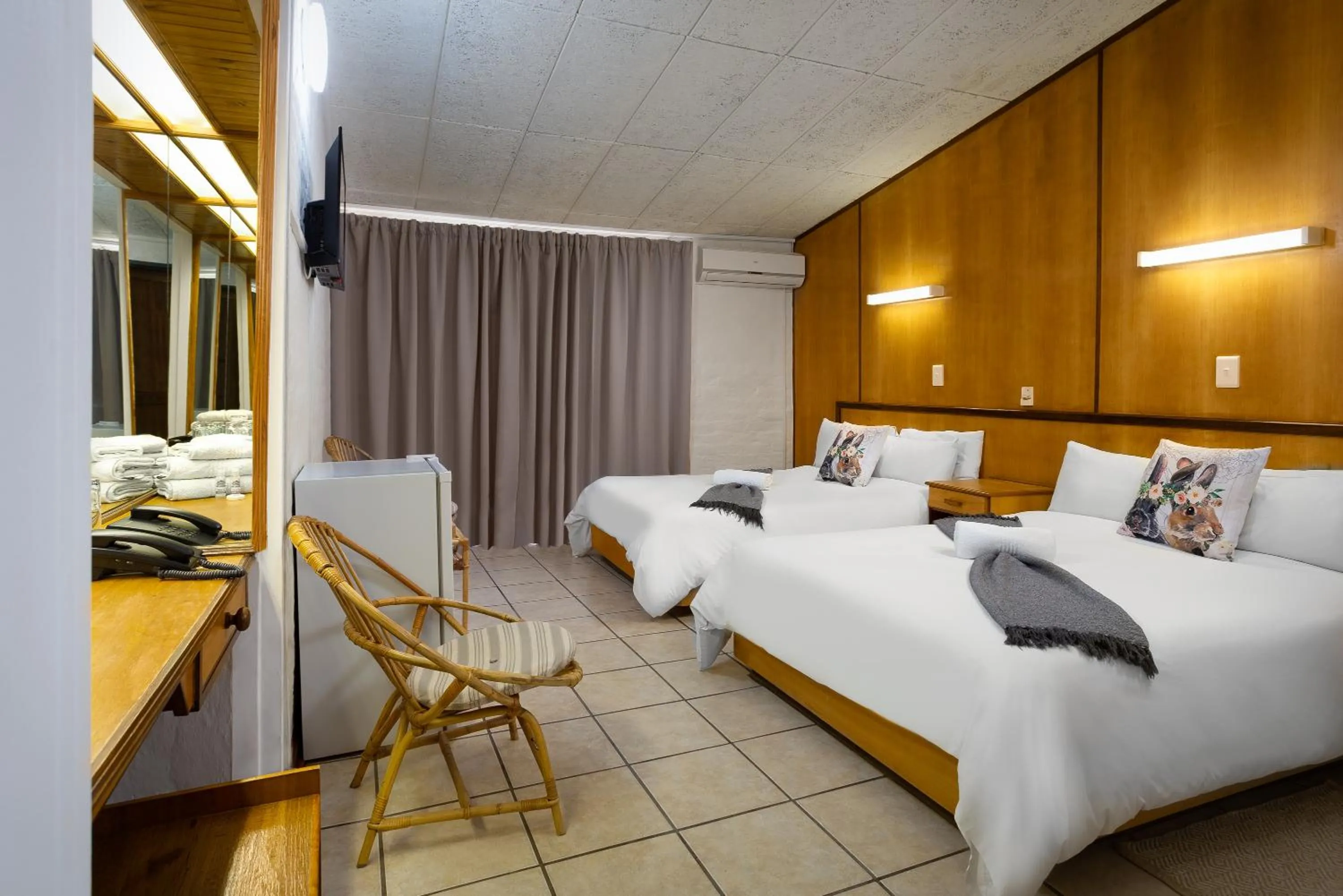 Bed in Merino Inn Hotel