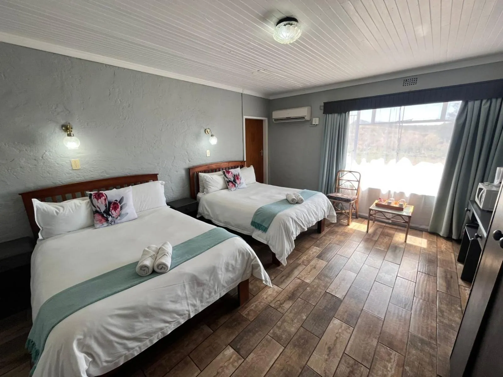 Bed in Merino Inn Hotel