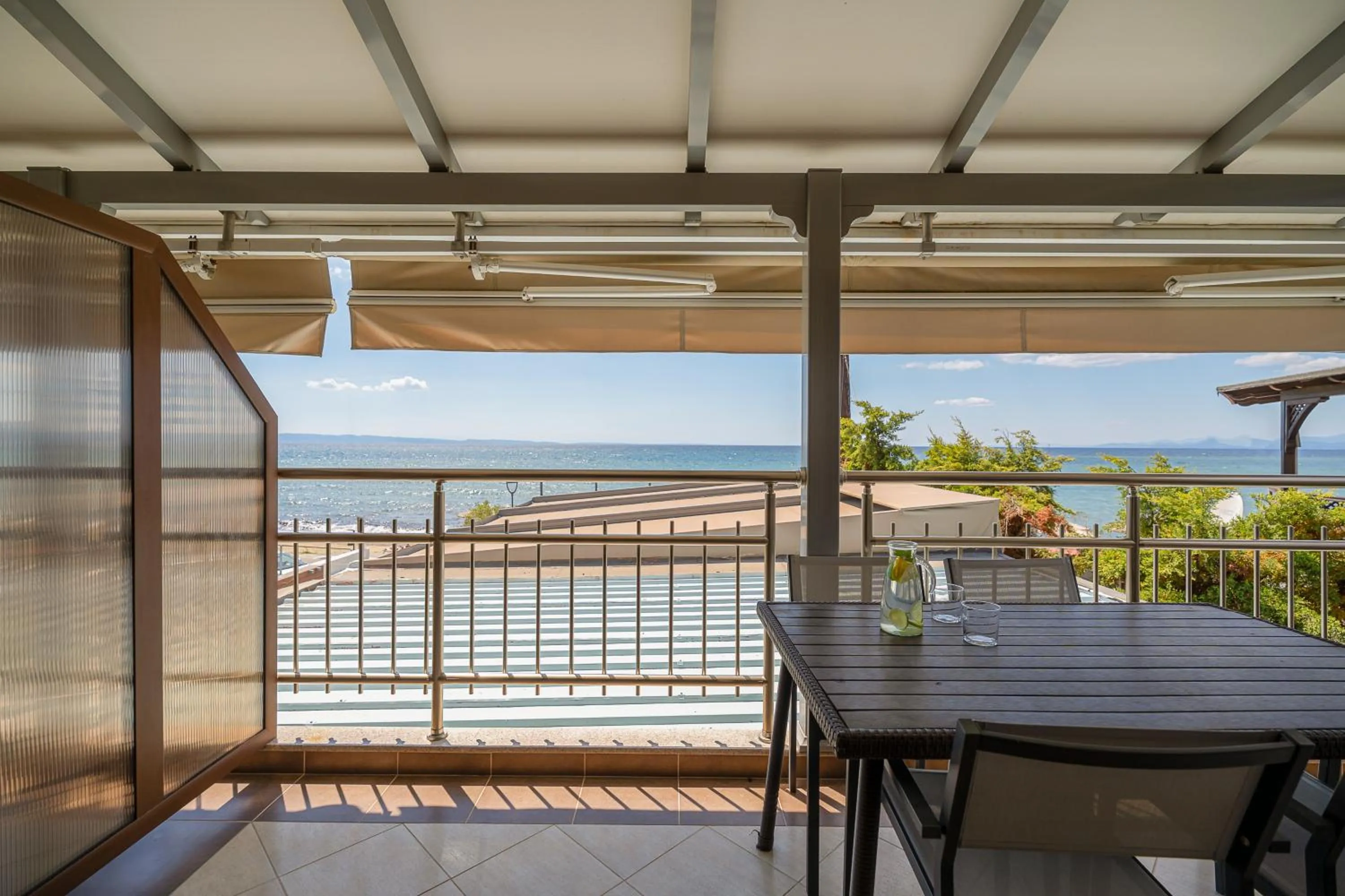 Meliton Inn Hotel & Suites by the beach