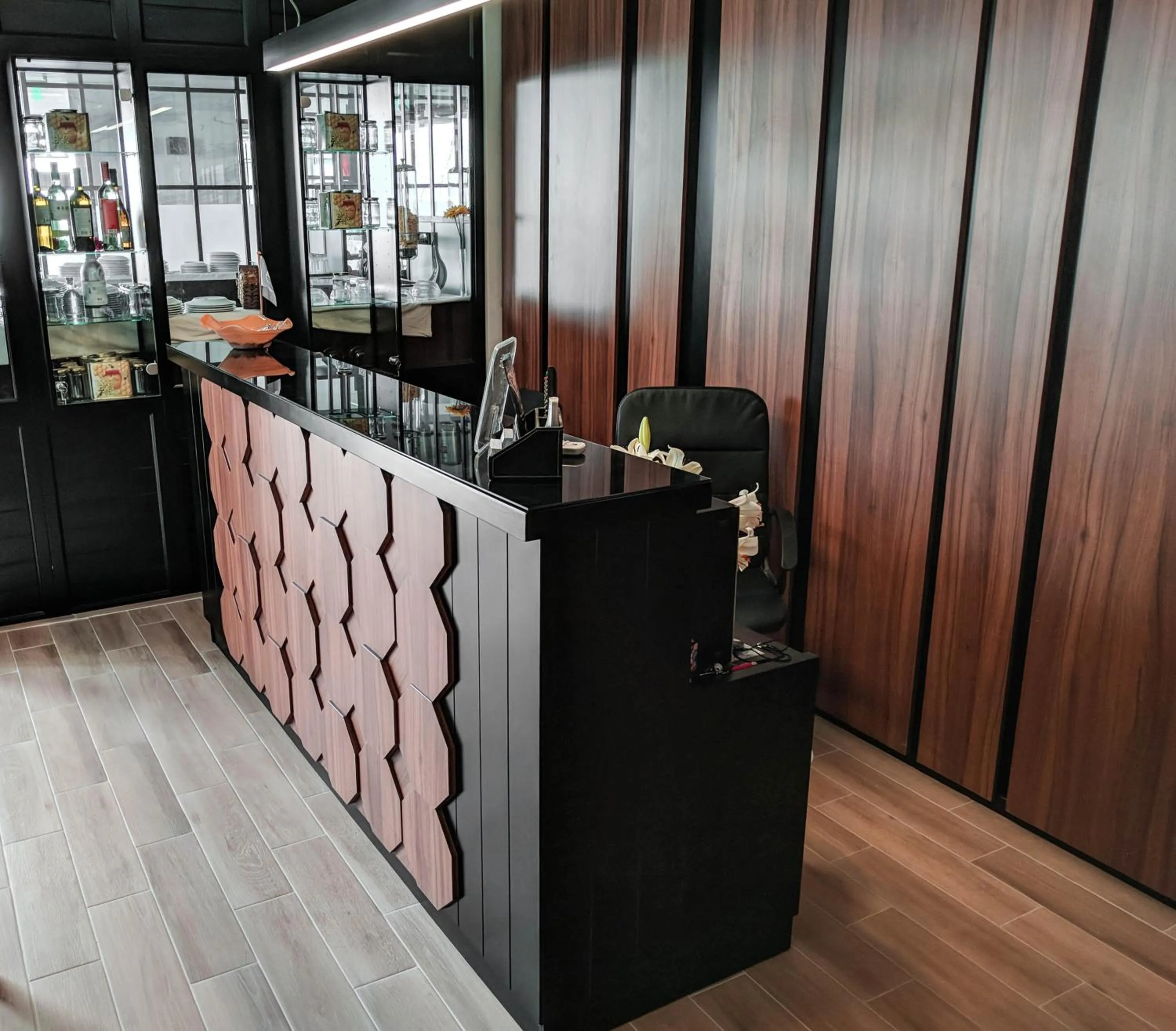 Meliton Inn Hotel & Suites by the beach