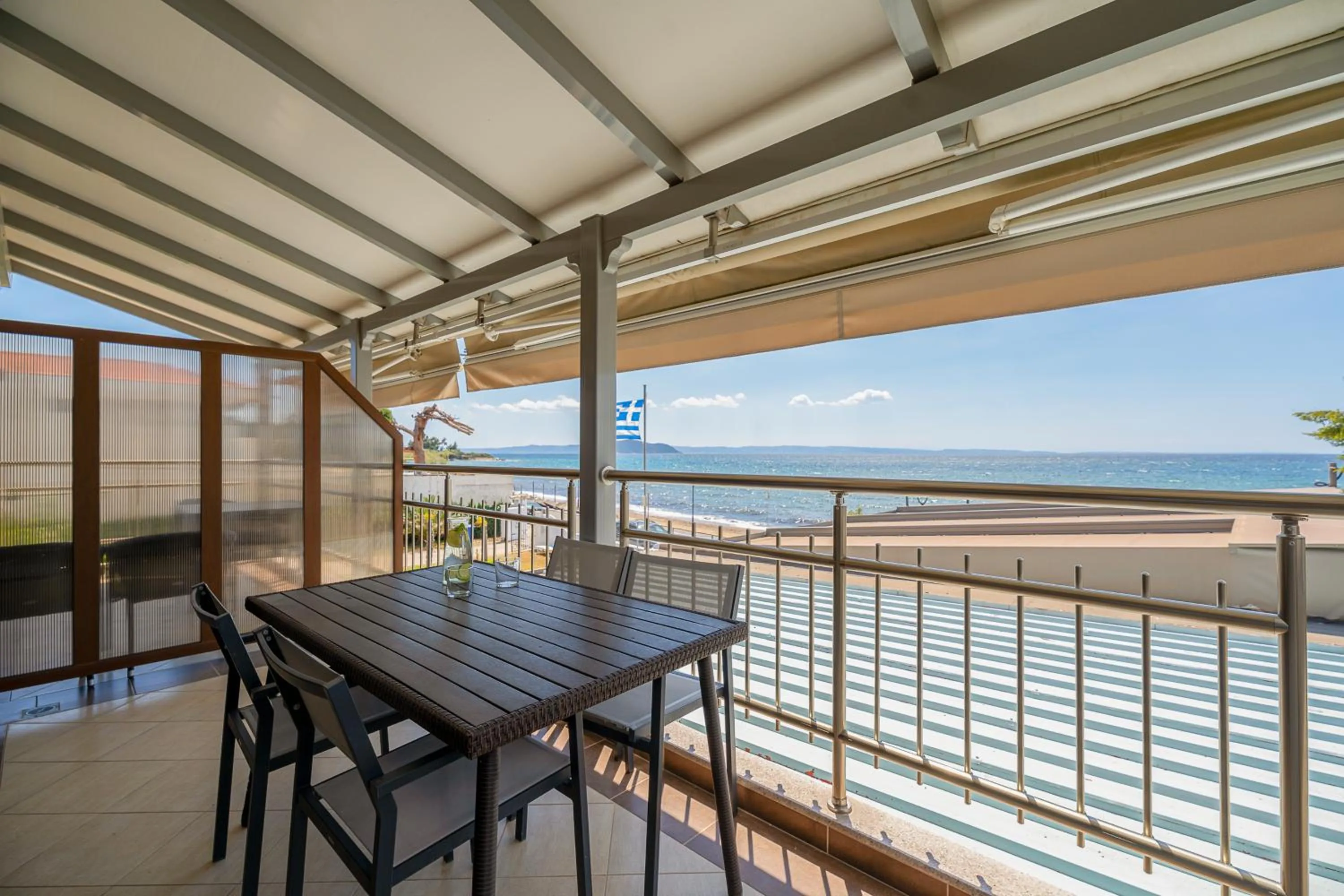 Meliton Inn Hotel & Suites by the beach