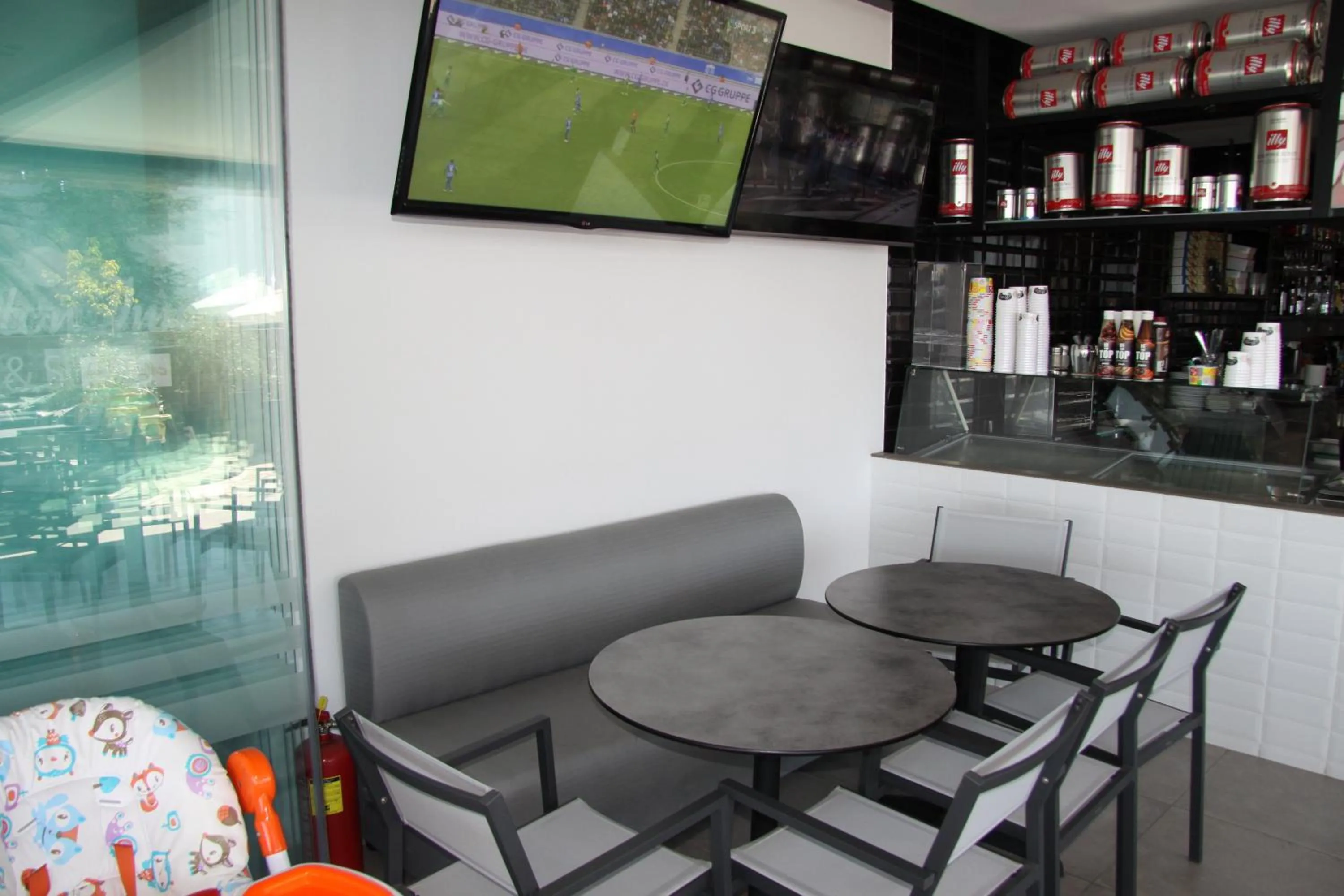 Lounge or bar in Meliton Inn Hotel & Suites by the beach