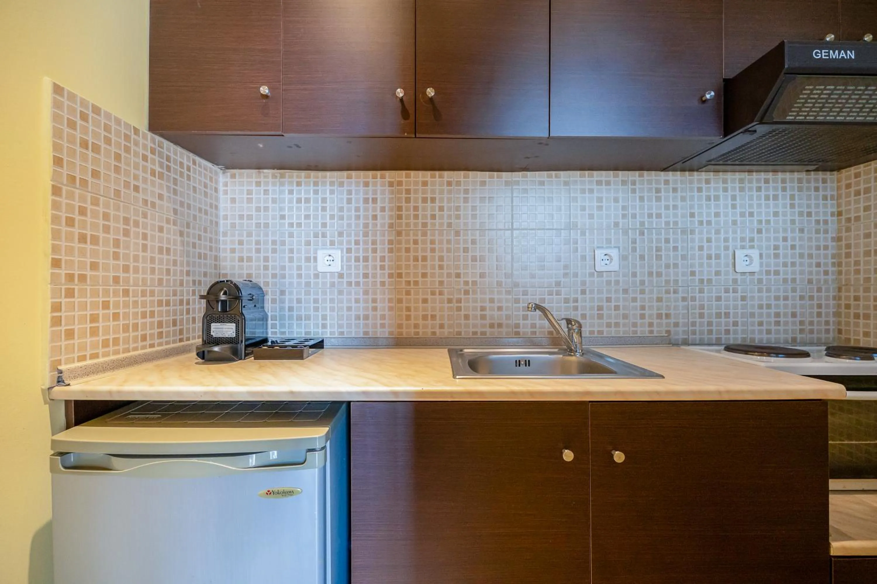 Meliton Inn Hotel & Suites by the beach