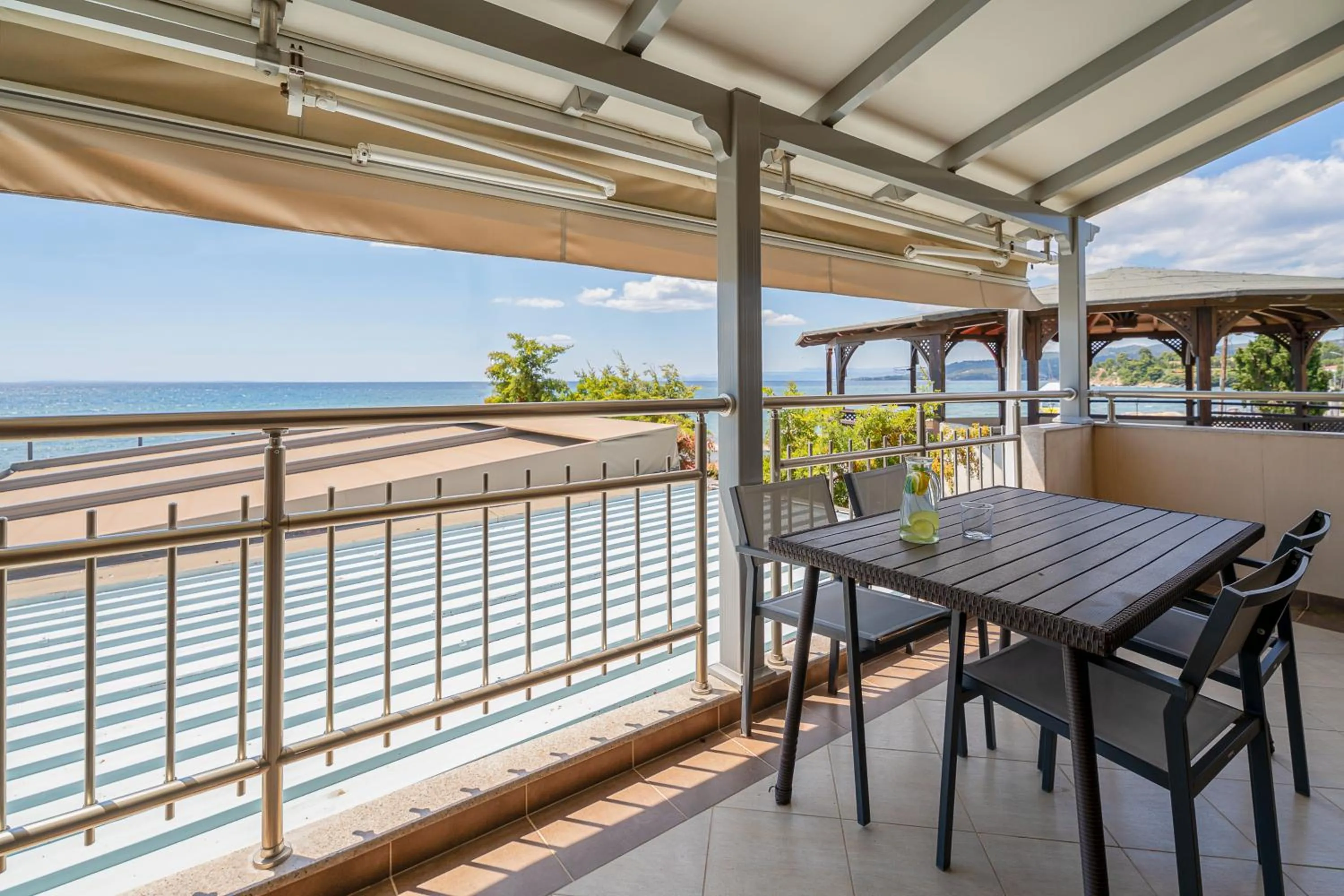 Meliton Inn Hotel & Suites by the beach