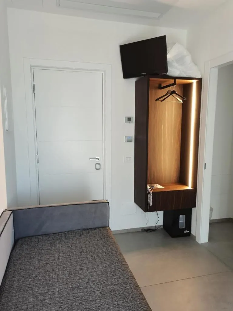 wardrobe in Hotel Commodore