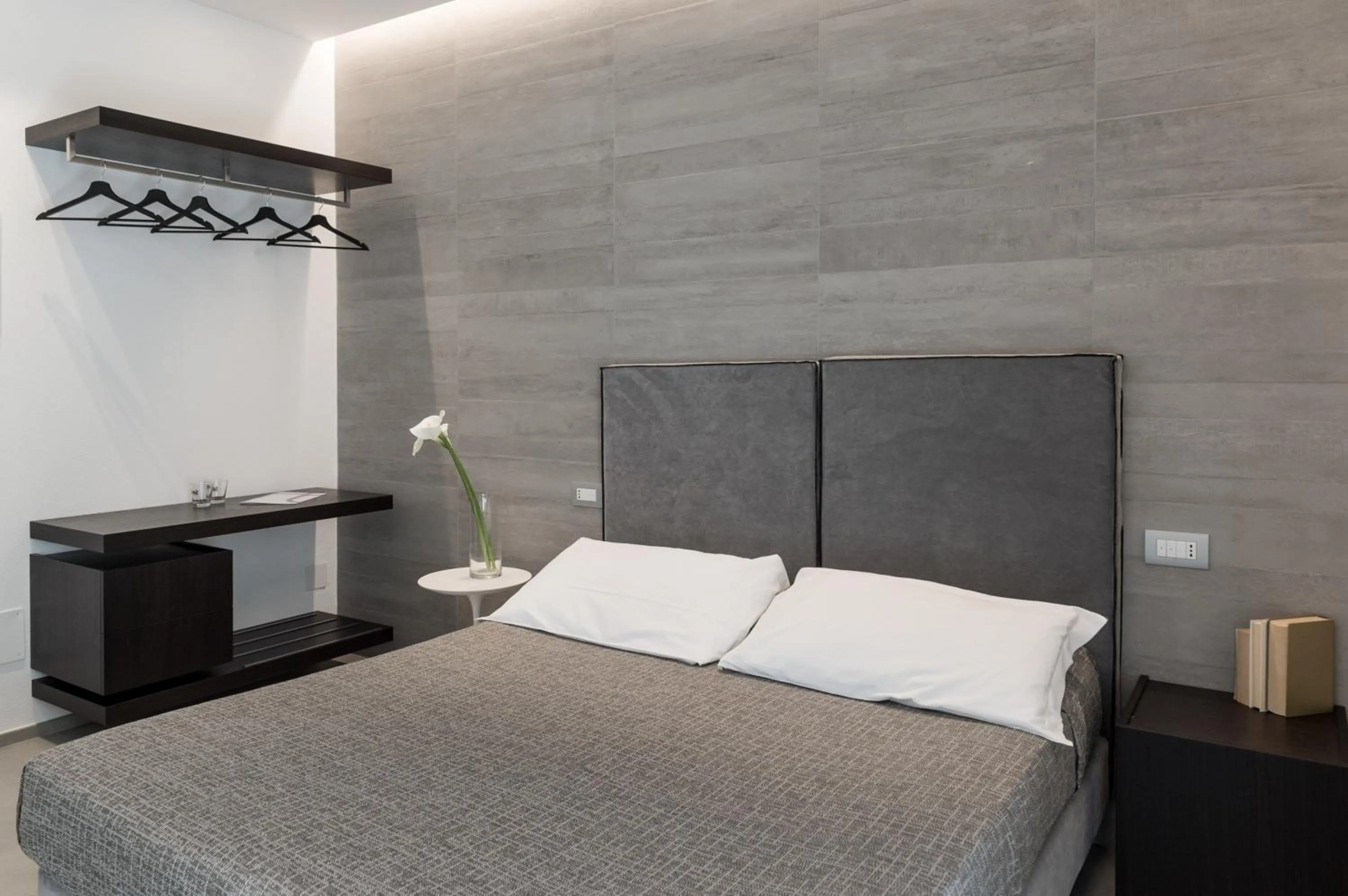 Photo of the whole room, Bed in Hotel Commodore