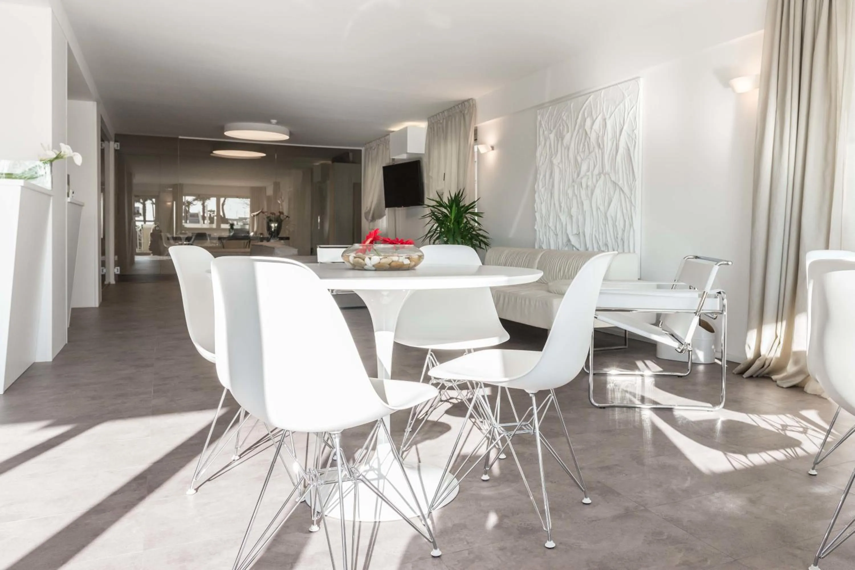 Seating area in Hotel Commodore