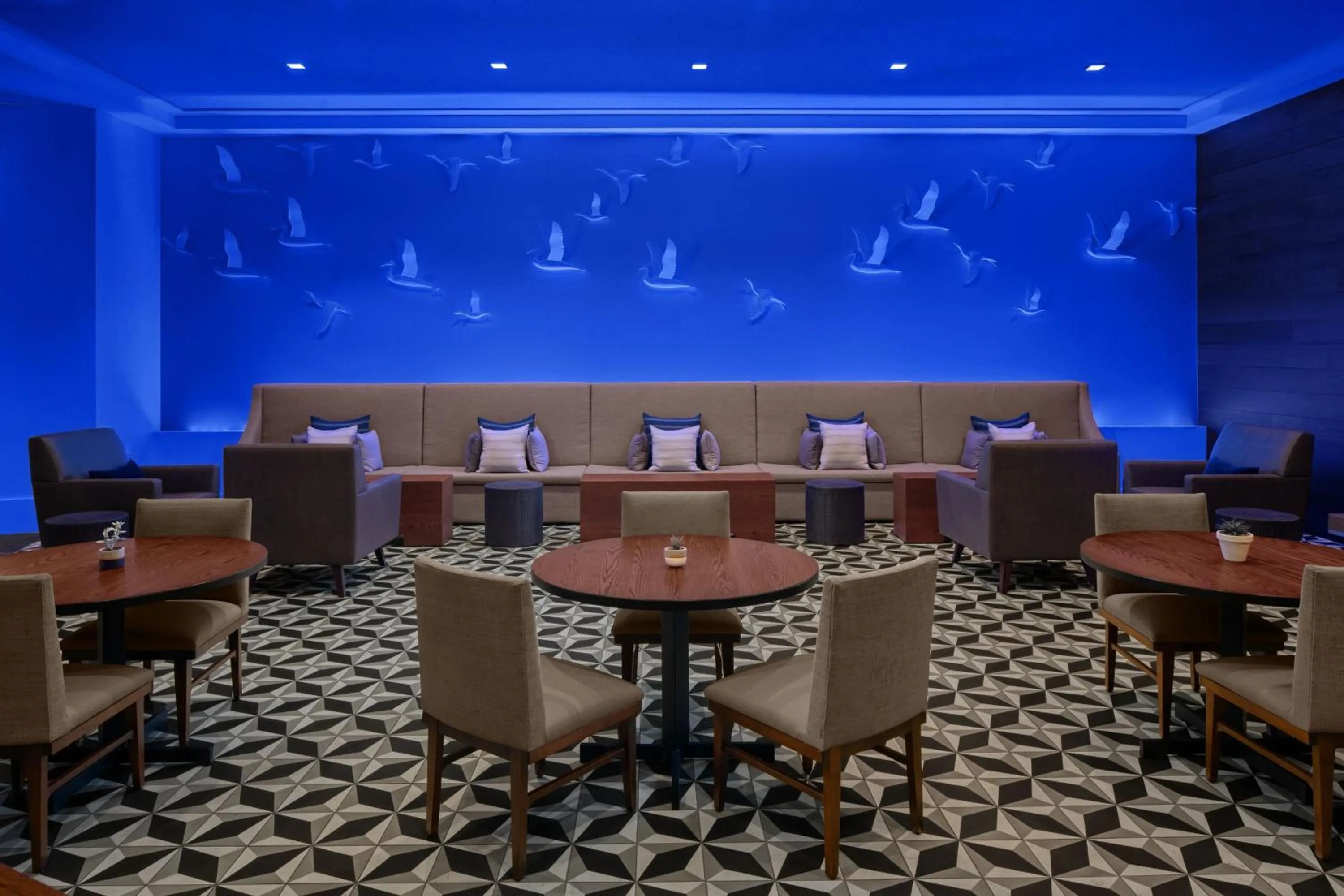 Restaurant/places to eat in Renaissance Columbus Westerville-Polaris Hotel