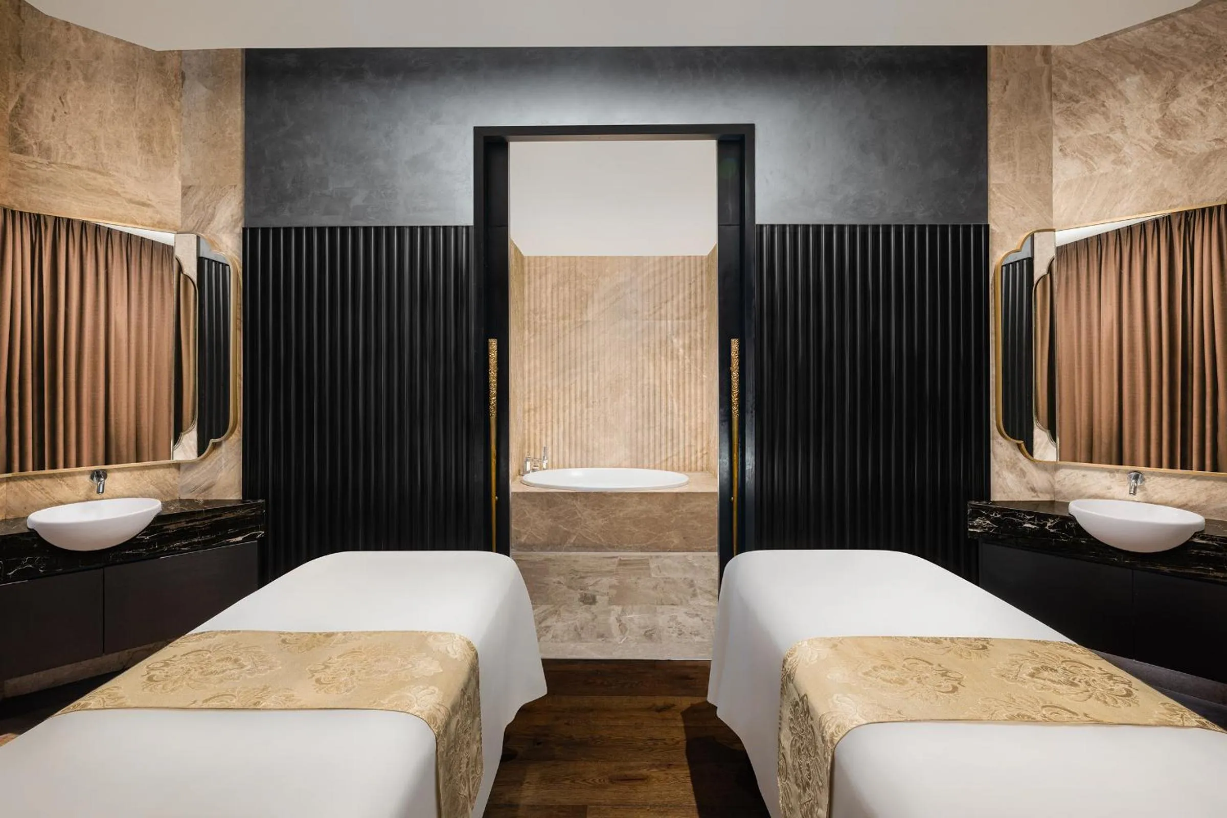 Spa and wellness centre/facilities, Bed in Indore Marriott Hotel