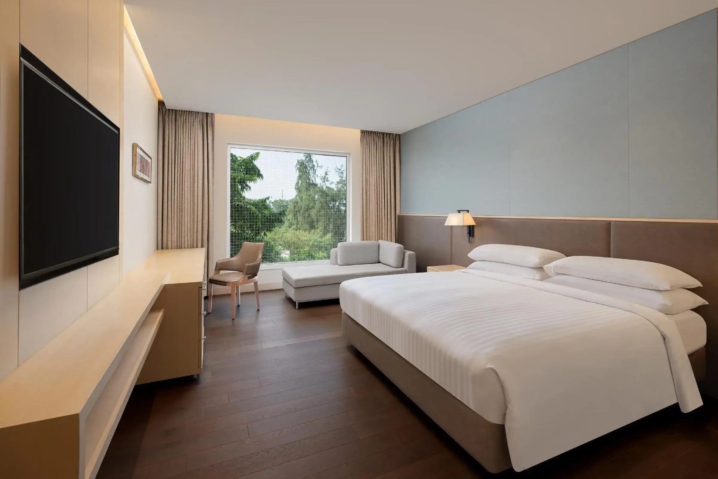 Deluxe King, Guest Room, 1 King Bed in Indore Marriott Hotel Deluxe King, Guest Room, 1 King Bed in Indore Marriott Hotel