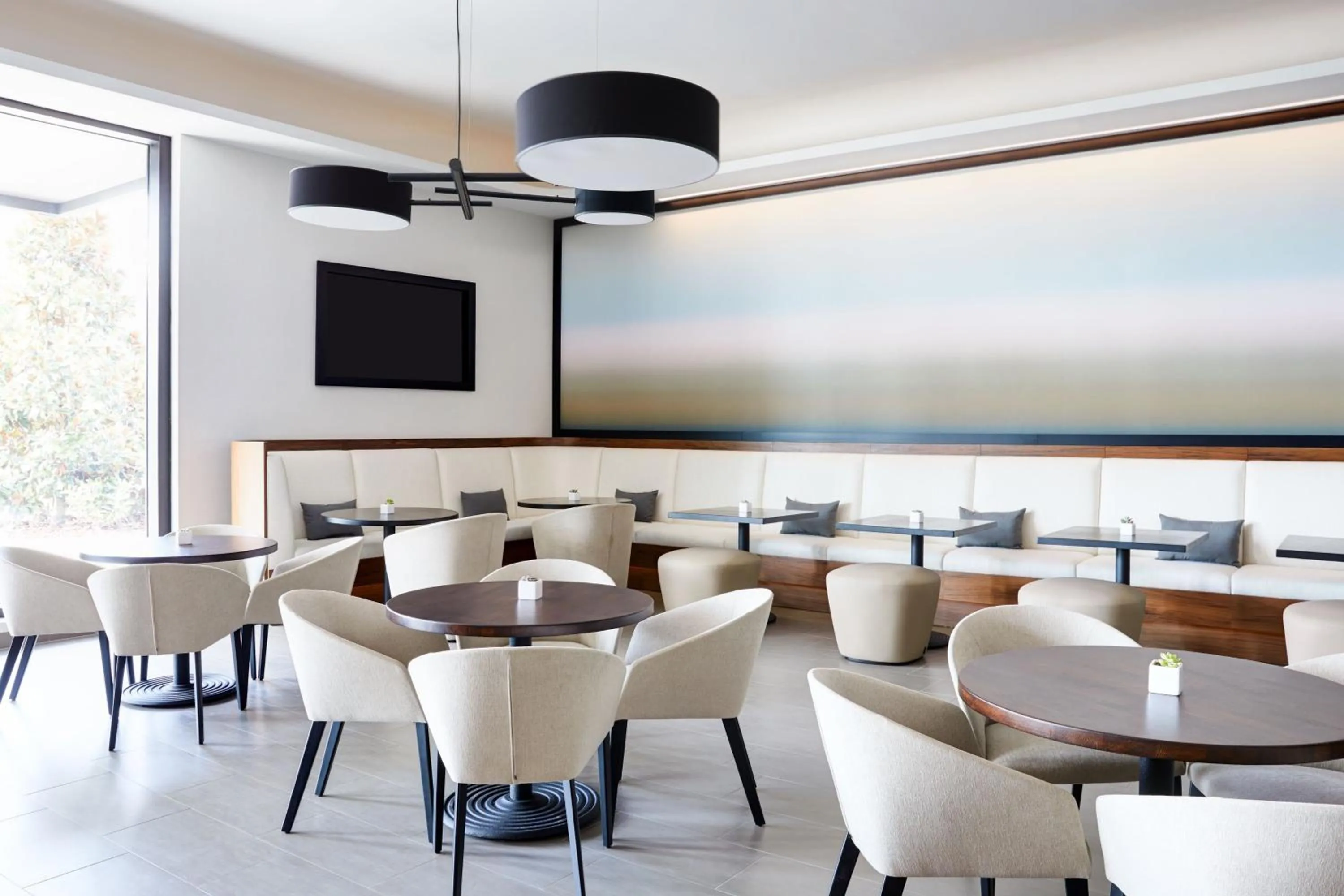 Lounge or bar in AC Hotel by Marriott Tampa Airport
