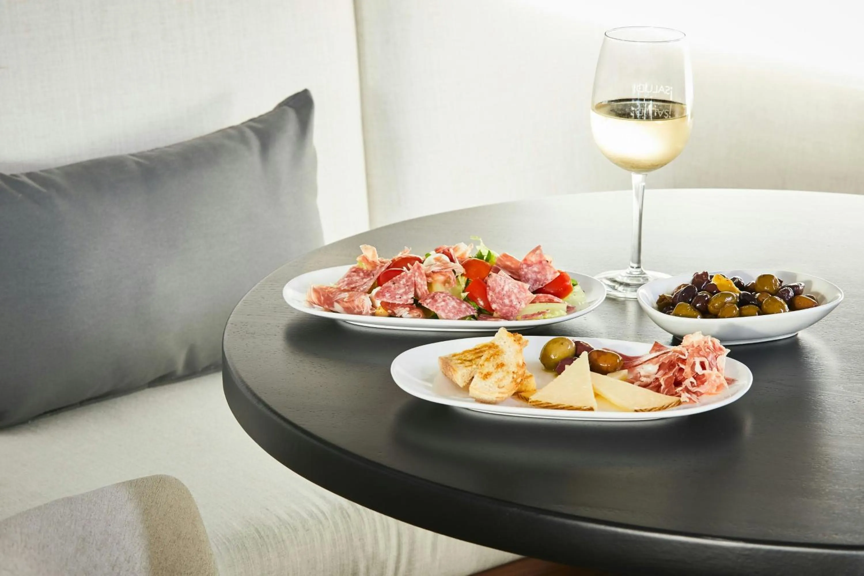 Lounge or bar in AC Hotel by Marriott Tampa Airport