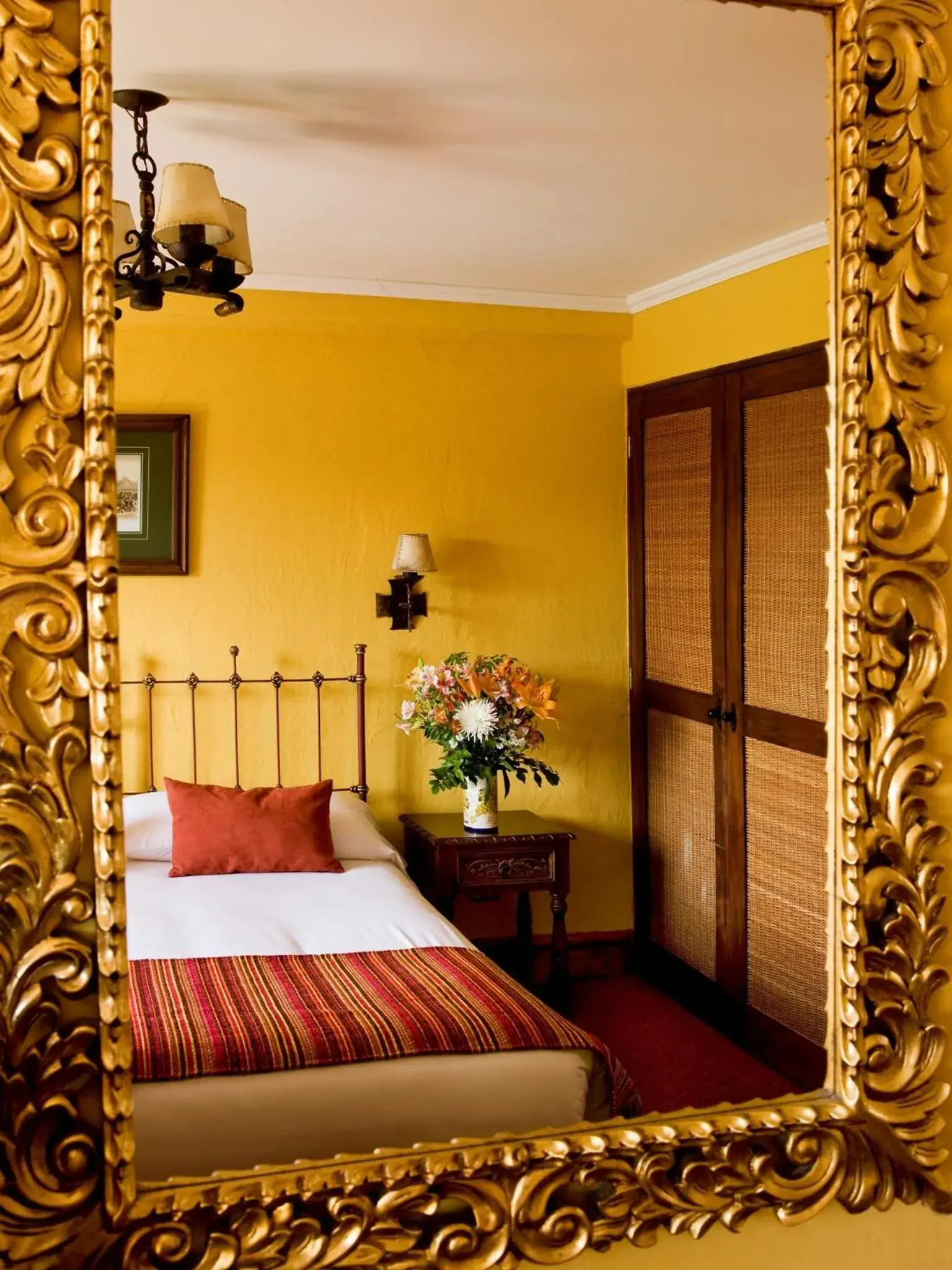 Photo of the whole room, Bed in Hotel Santa Cruz Plaza Photo of the whole room, Bed in Hotel Santa Cruz Plaza