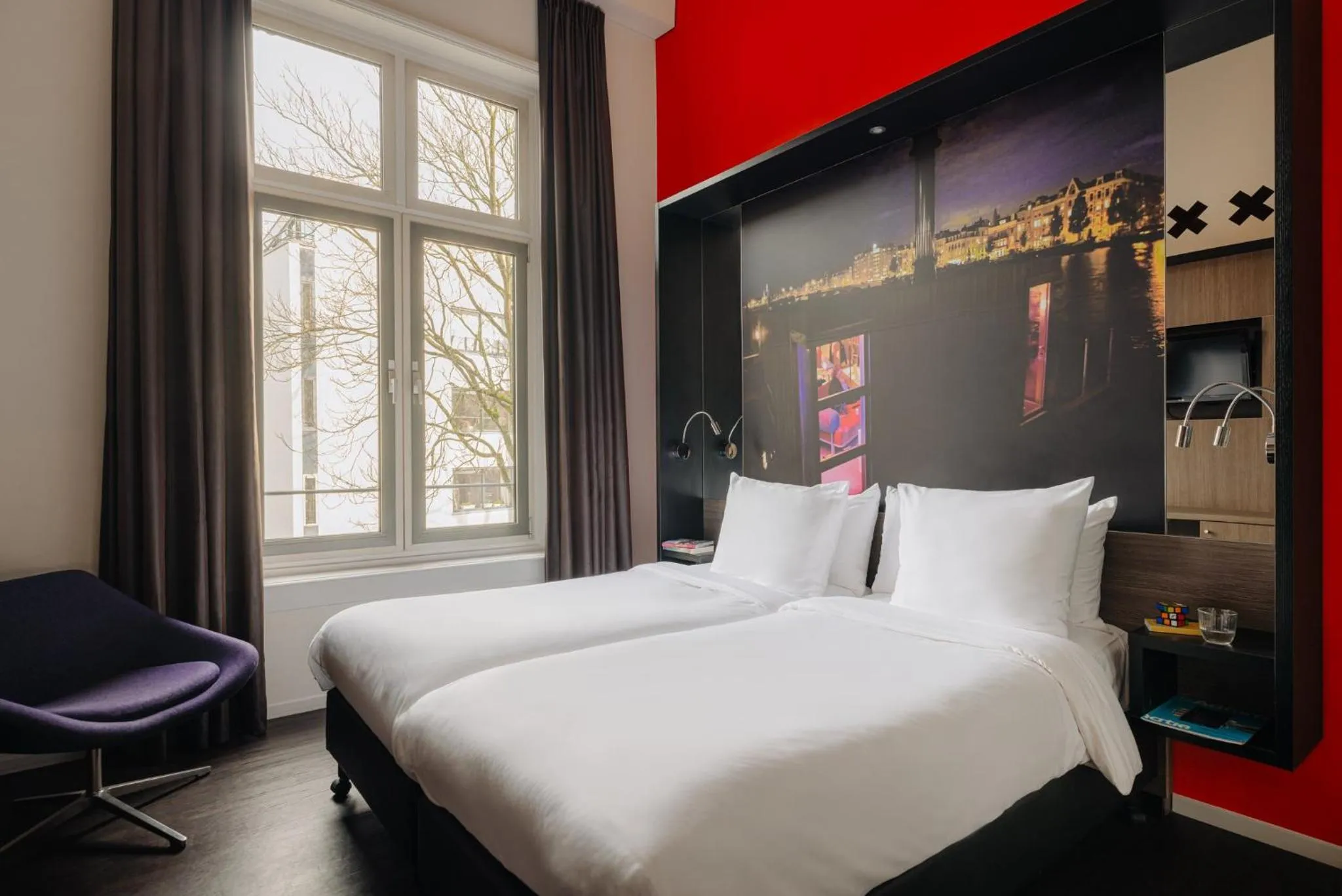 Photo of the whole room, Bed in The Manor Amsterdam