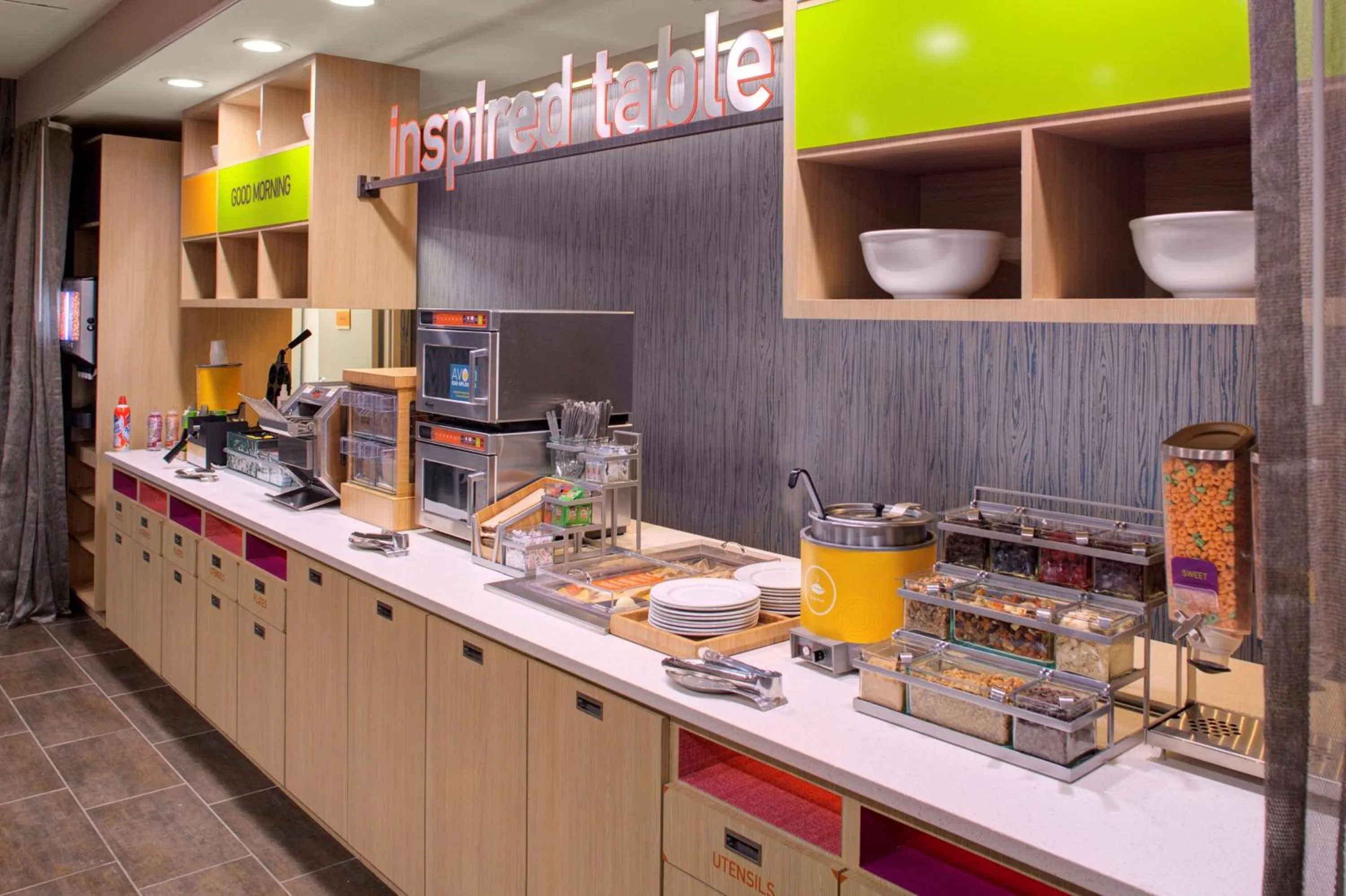Dining area in Home2 Suites By Hilton Lake Charles