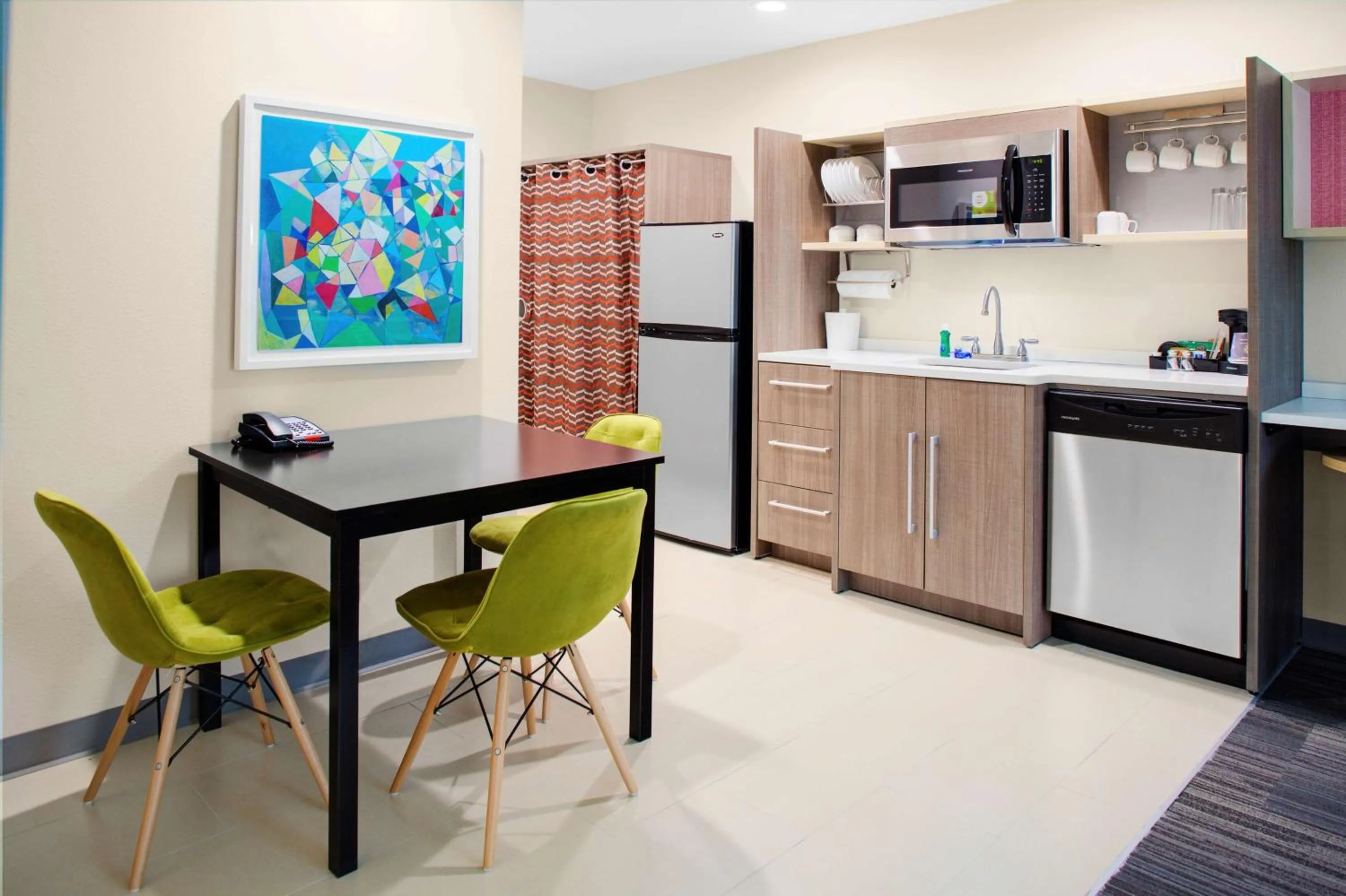 Kitchen or kitchenette in Home2 Suites By Hilton Lake Charles