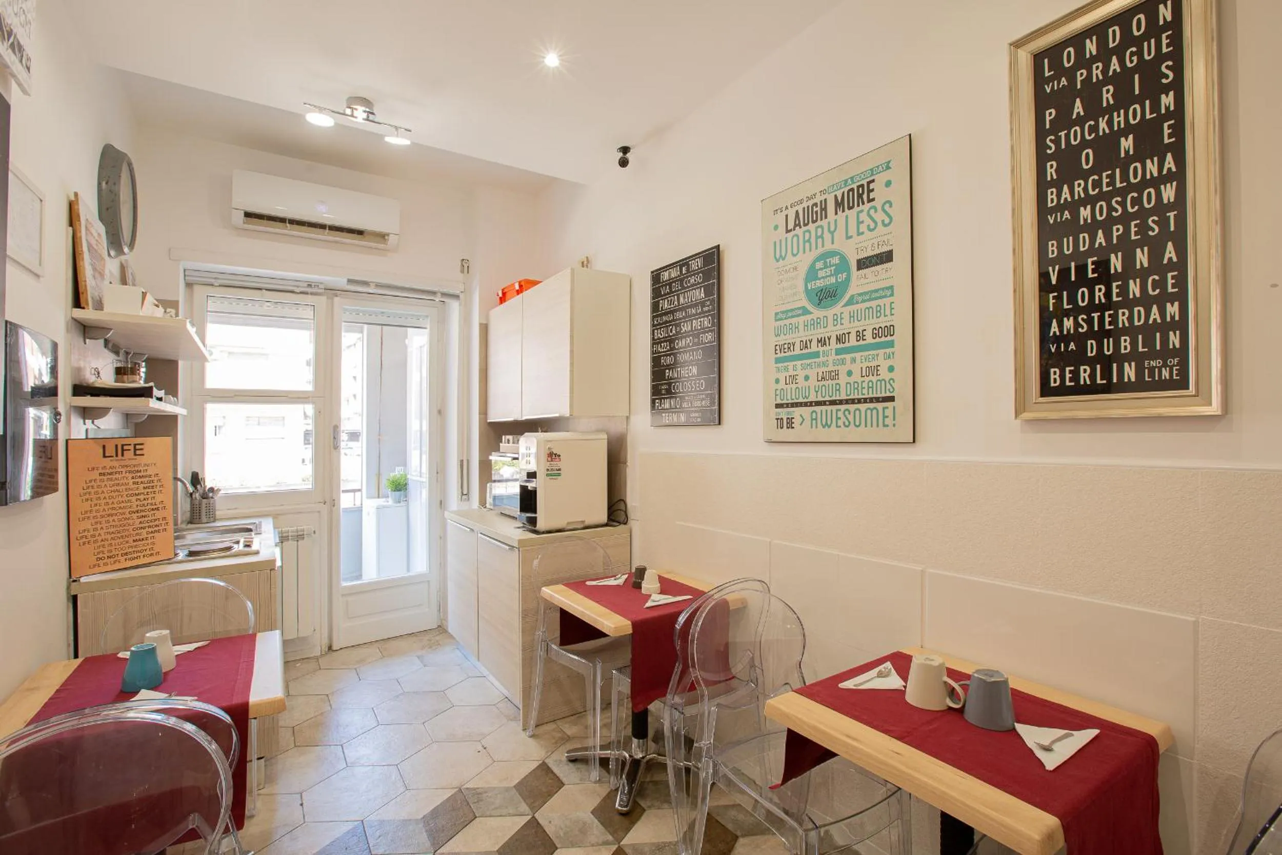 Communal kitchen in DaVinci Relais Guest House