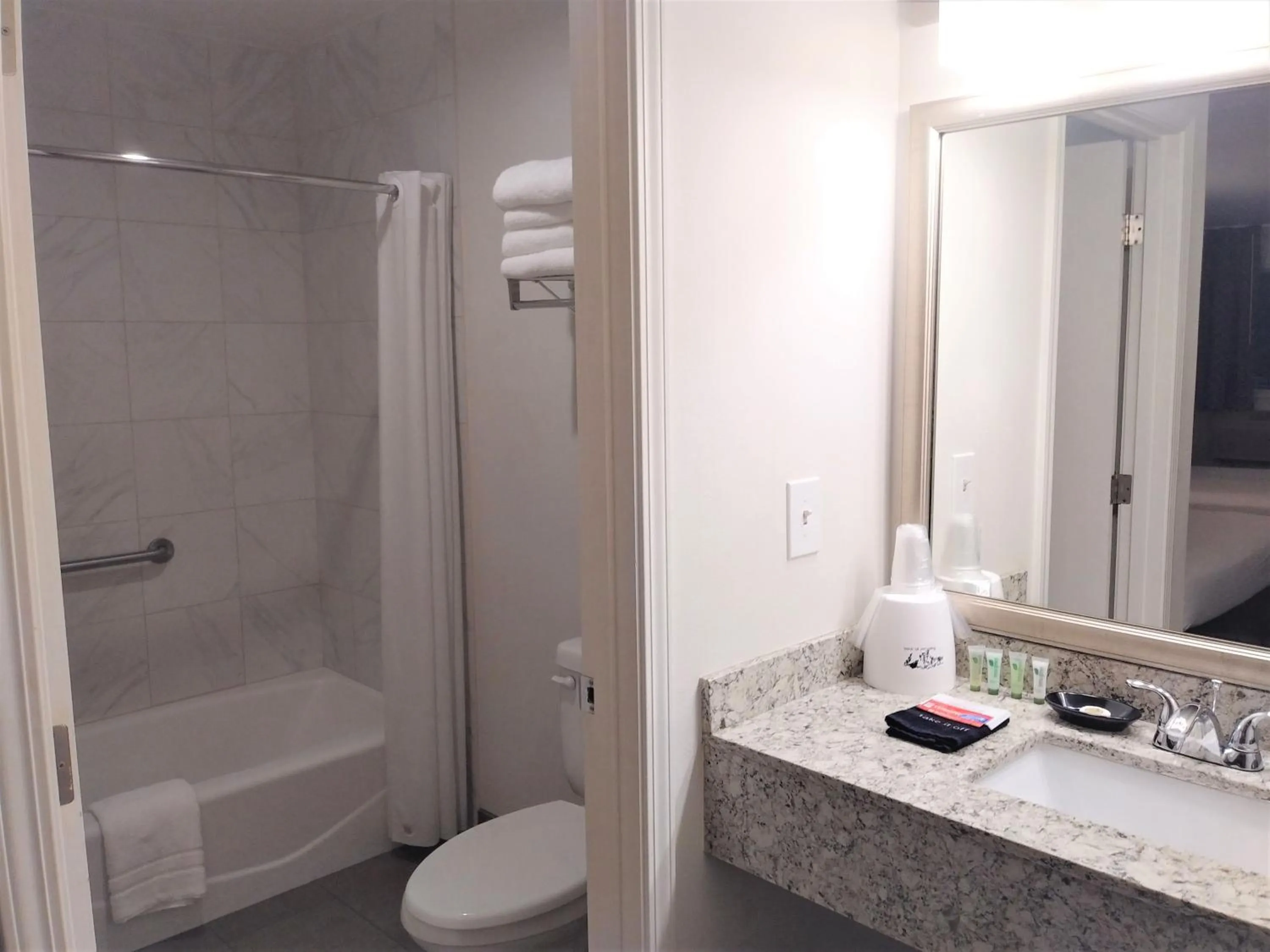 Bathroom in Sugarloaf Mountain Motel