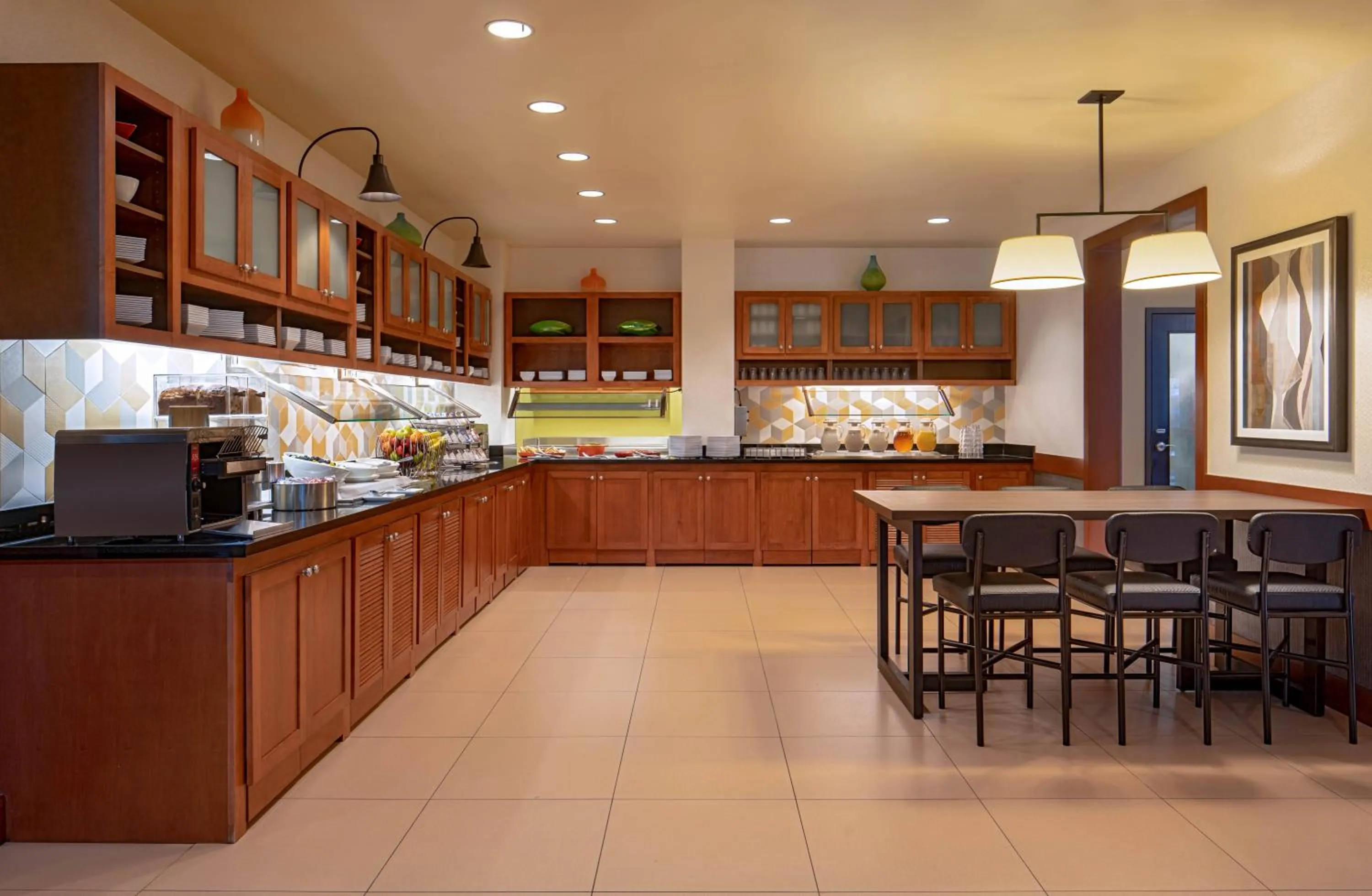 Dining area in Hyatt Place Seattle Downtown