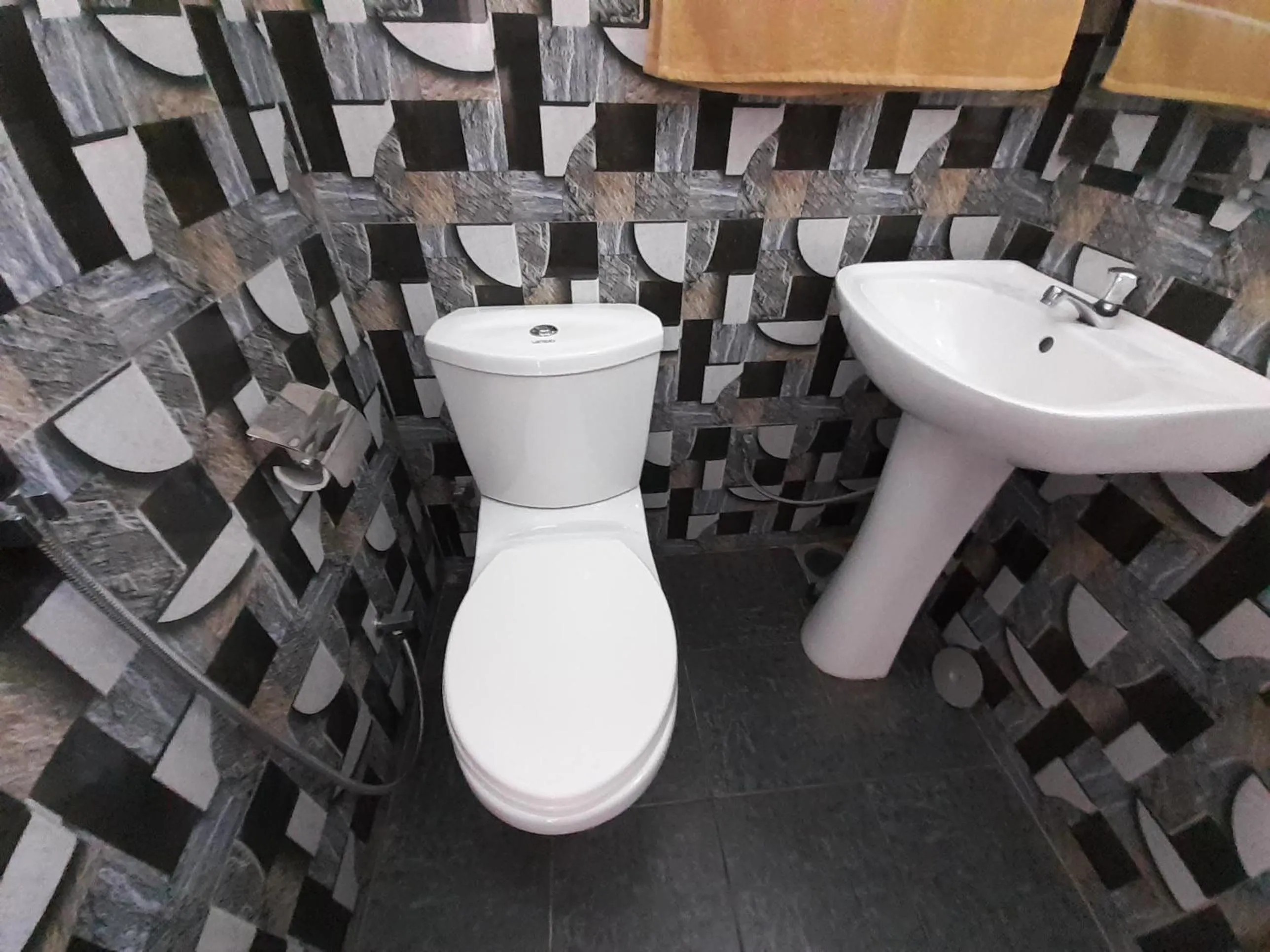 Toilet in Kandy Mountain Cottage