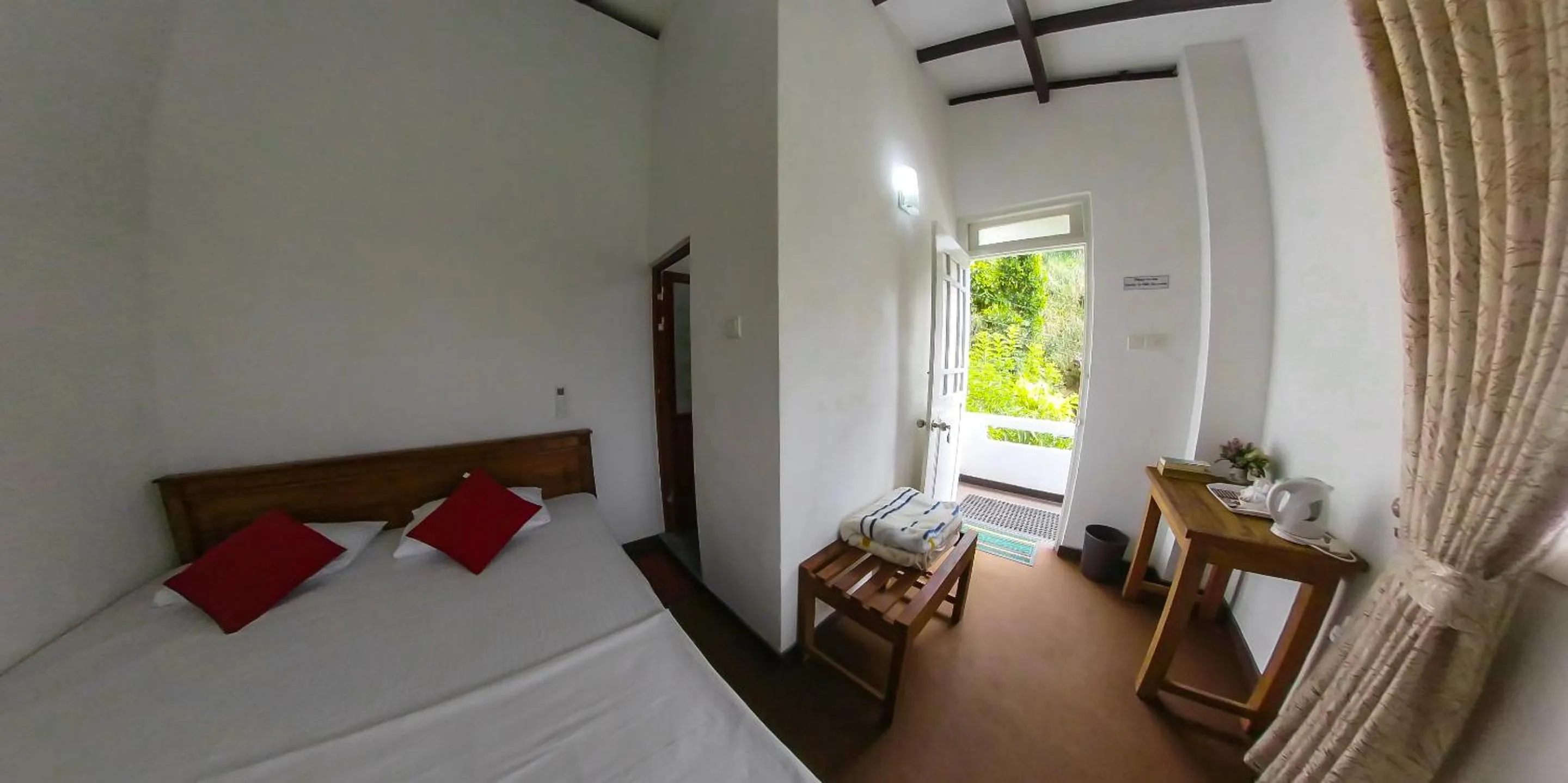 Bed in Kandy Mountain Cottage